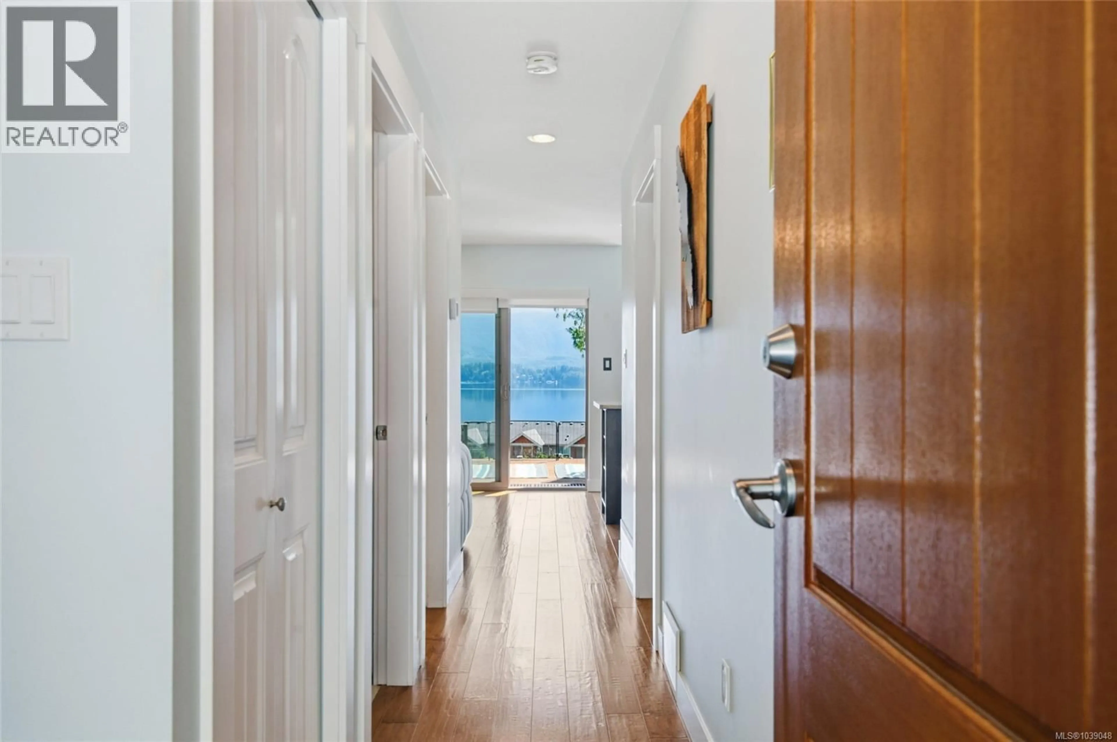 Indoor entryway for 5 - 9624 LAKESHORE ROAD, Port Alberni British Columbia V9Y8Z3