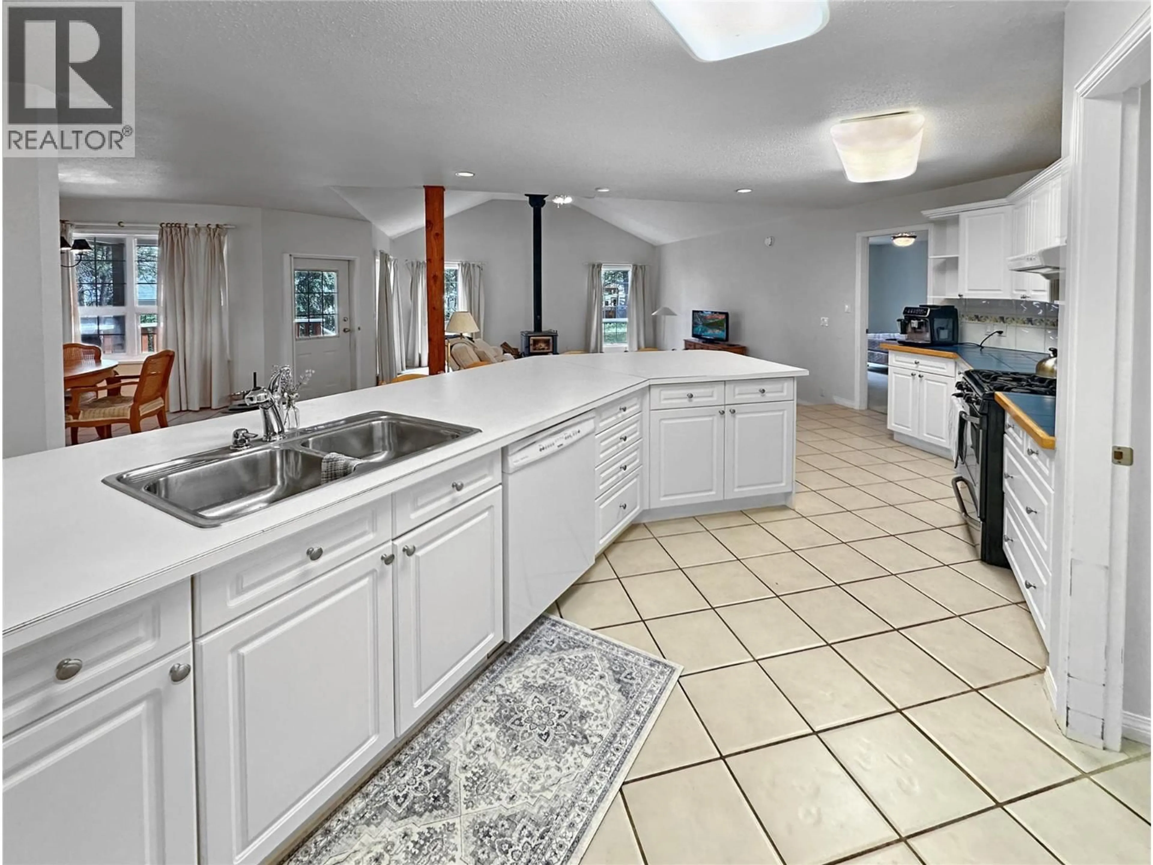 Open concept kitchen, ceramic/tile floor for 113 DEERVIEW CRESCENT, Princeton British Columbia V0X1W0