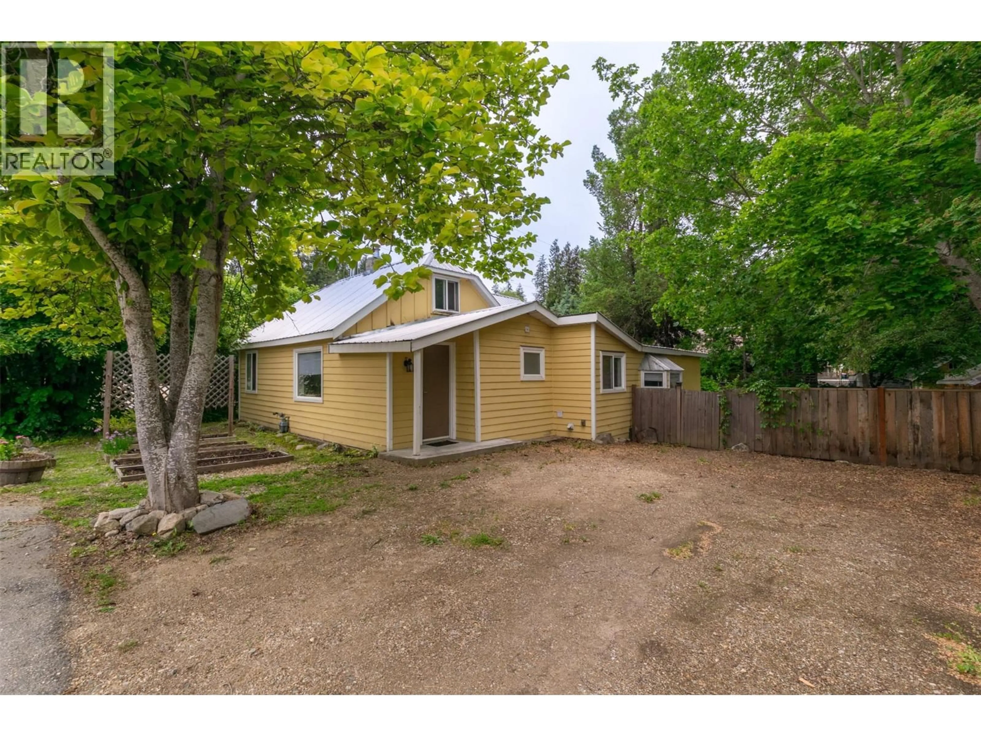 A pic from outside/outdoor area/front of a property/back of a property/a pic from drone, street for 5081 70 AVENUE NORTHEAST, Salmon Arm British Columbia V0E1K0