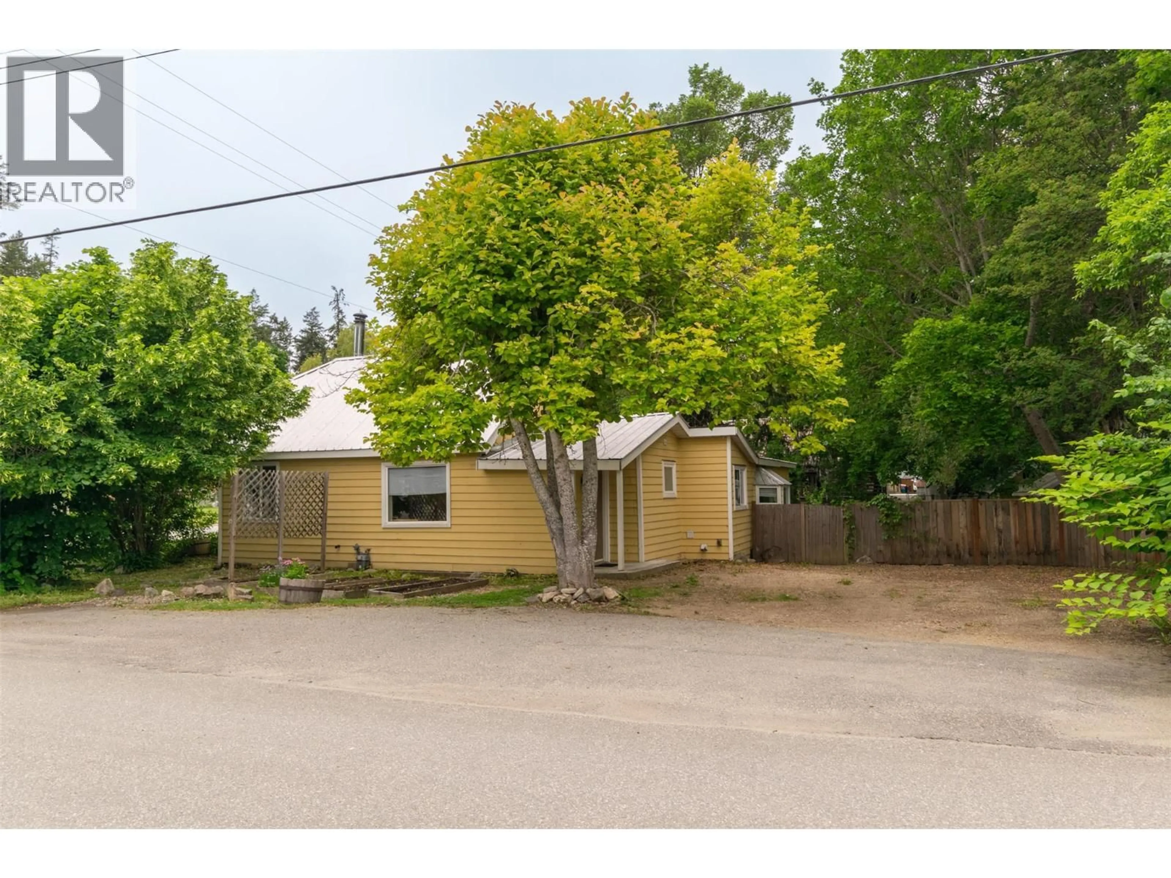 A pic from outside/outdoor area/front of a property/back of a property/a pic from drone, street for 5081 70 AVENUE NORTHEAST, Salmon Arm British Columbia V0E1K0