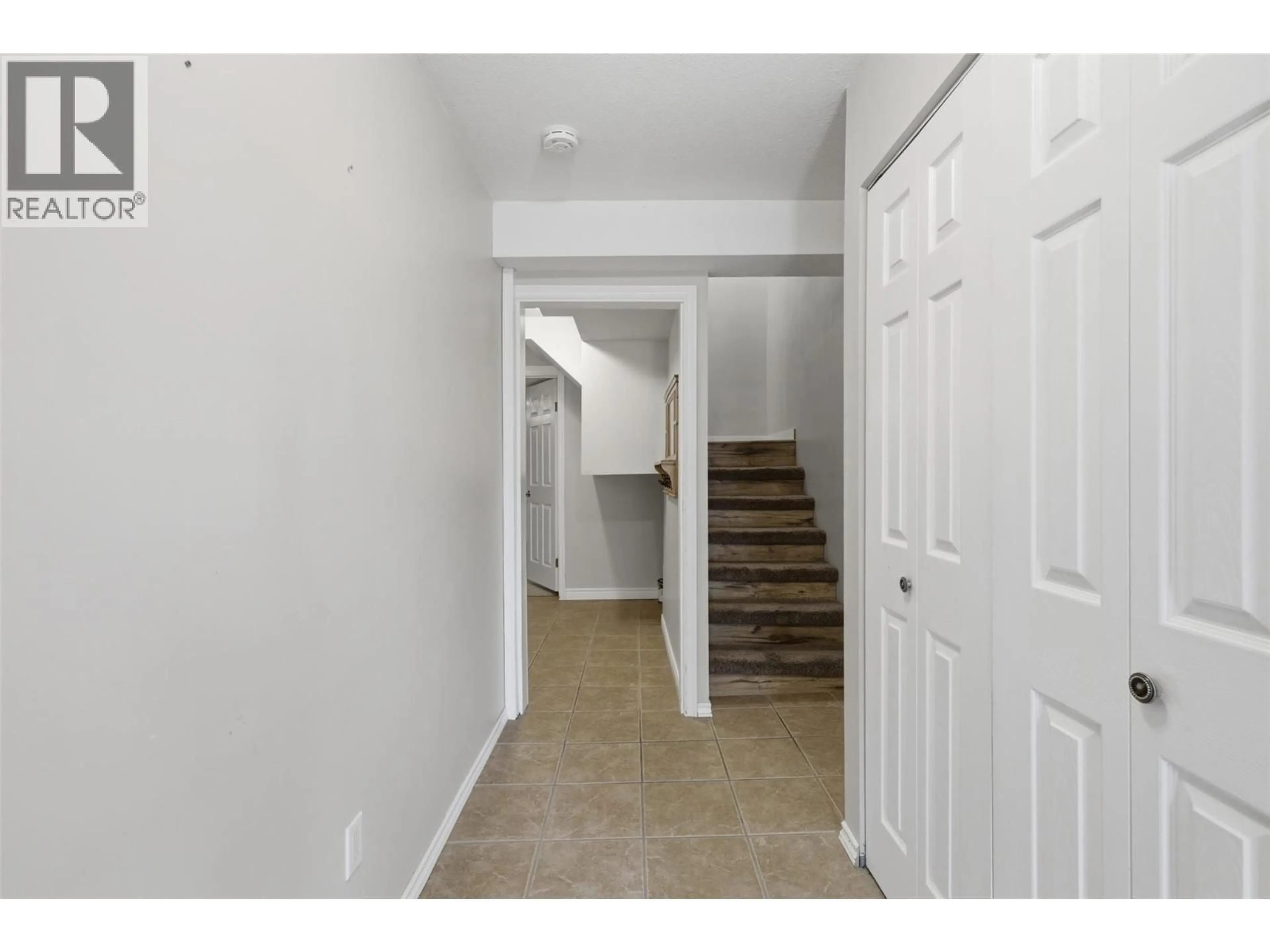 Indoor entryway for 12 - 1810 SPRINGHILL DRIVE, Kamloops British Columbia V2E1P9
