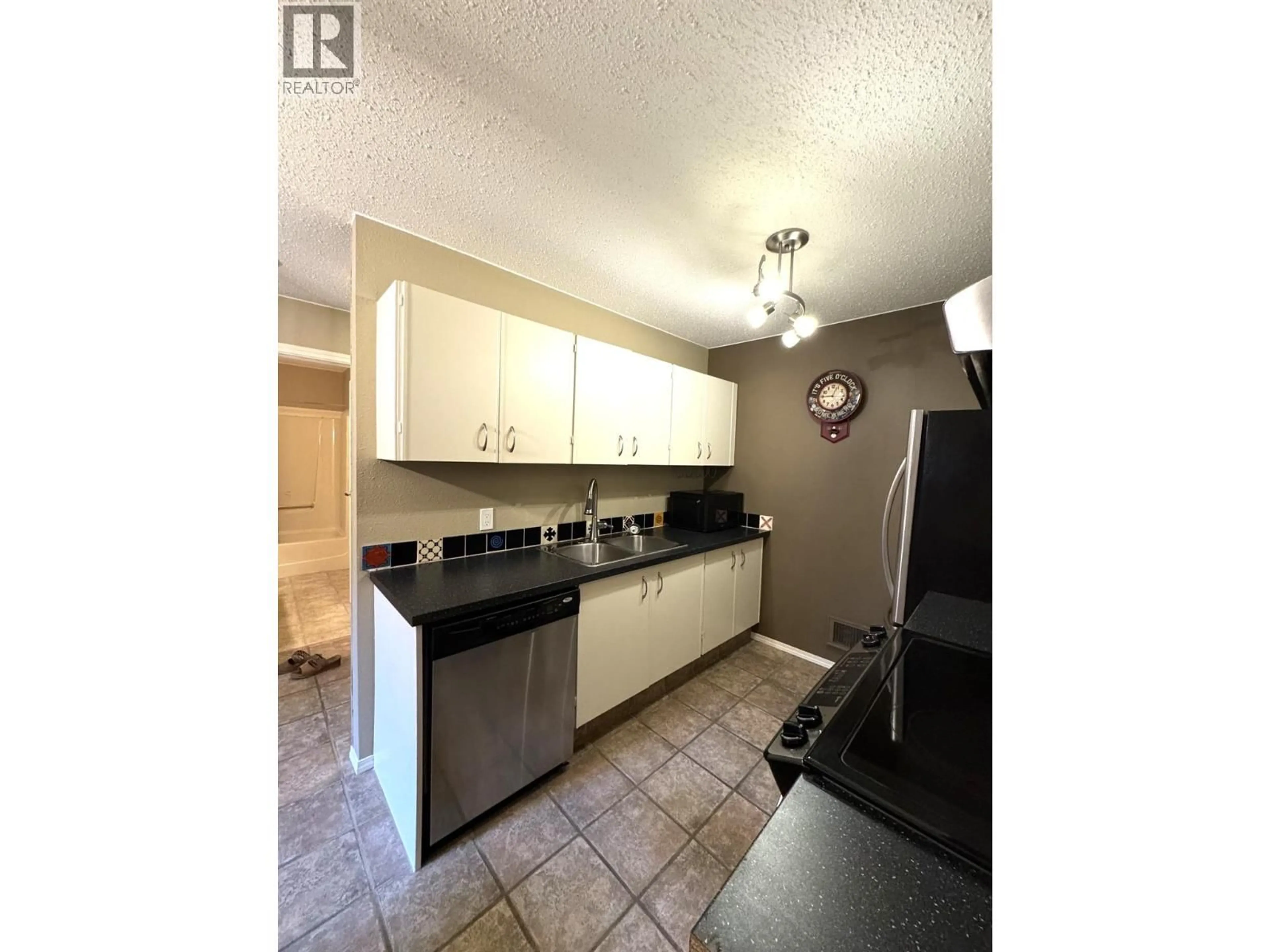 Standard kitchen, unknown for 1024 - 930 DOGWOOD DRIVE, Kimberley British Columbia V1A1B9