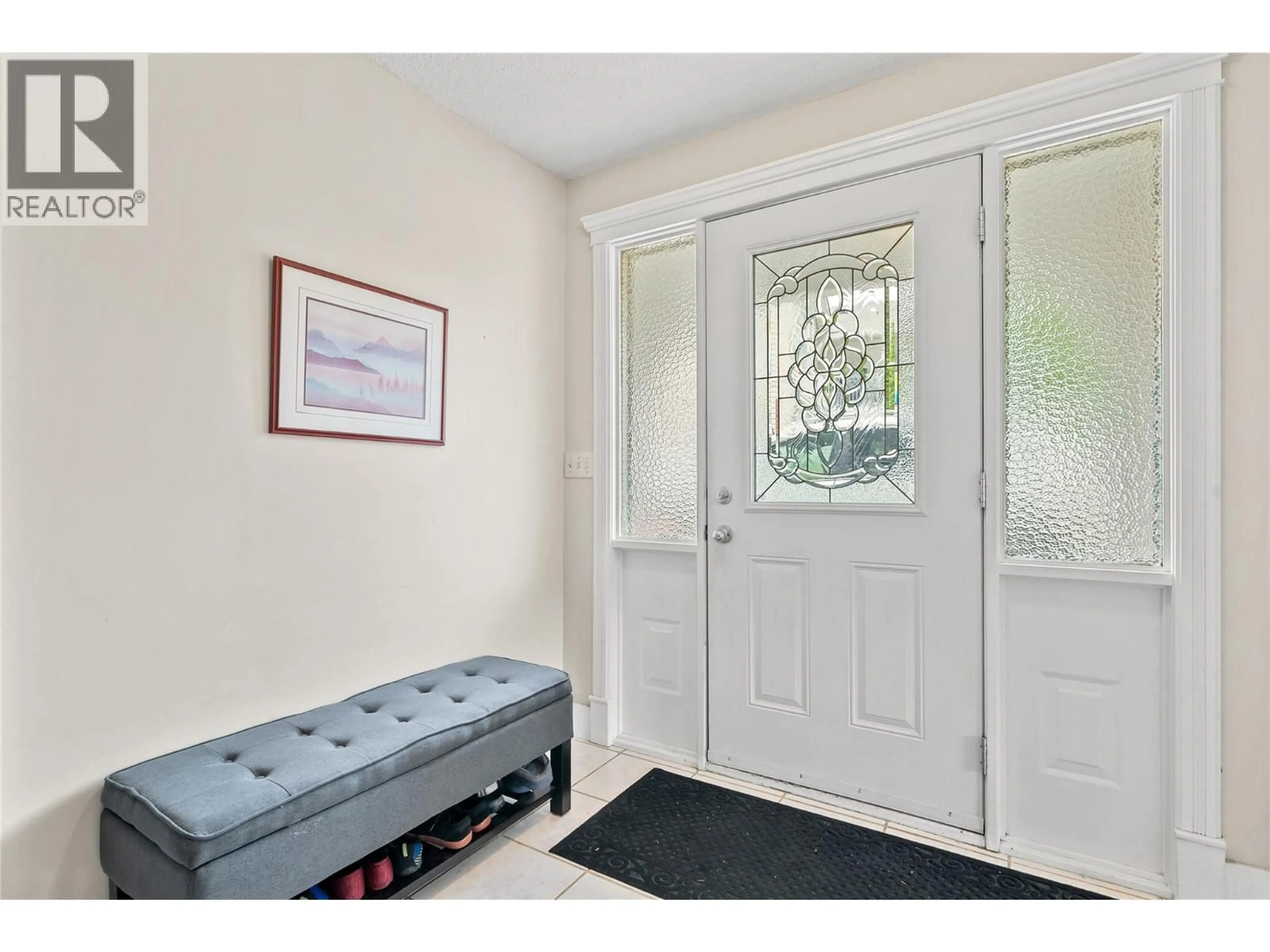 Indoor entryway for 2440 SUNRISE BOULEVARD, Sorrento British Columbia V0E2W2