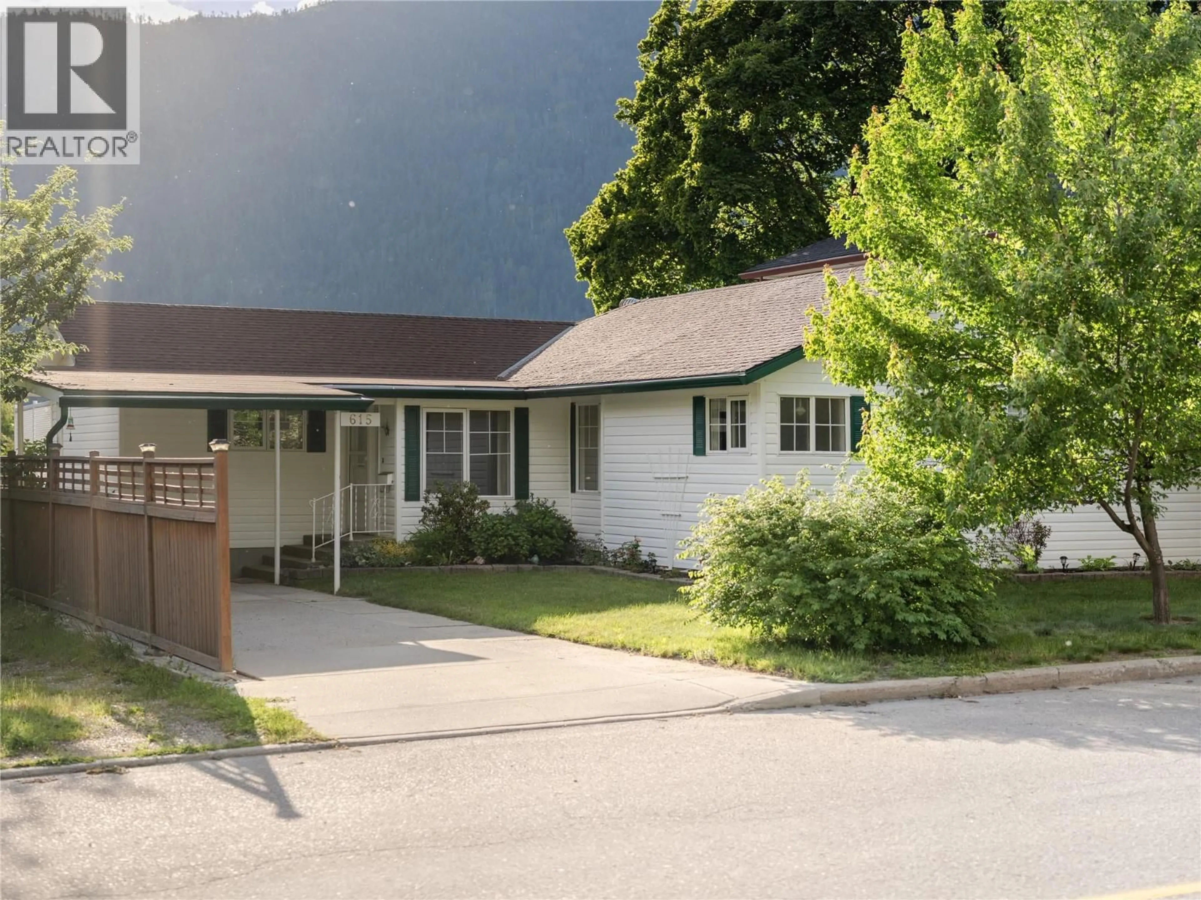 Home with vinyl exterior material, street for 615 EIGHTH STREET, Nelson British Columbia V1L3A6