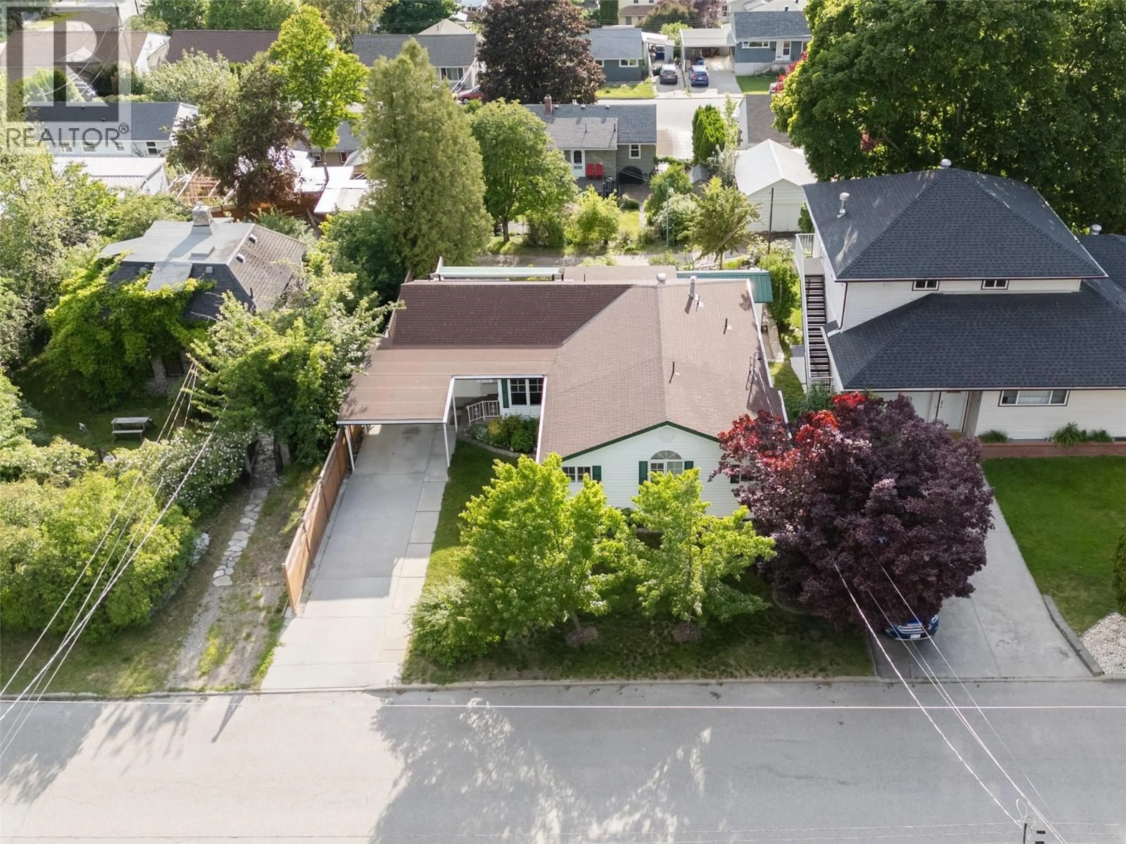 A pic from outside/outdoor area/front of a property/back of a property/a pic from drone, street for 615 EIGHTH STREET, Nelson British Columbia V1L3A6