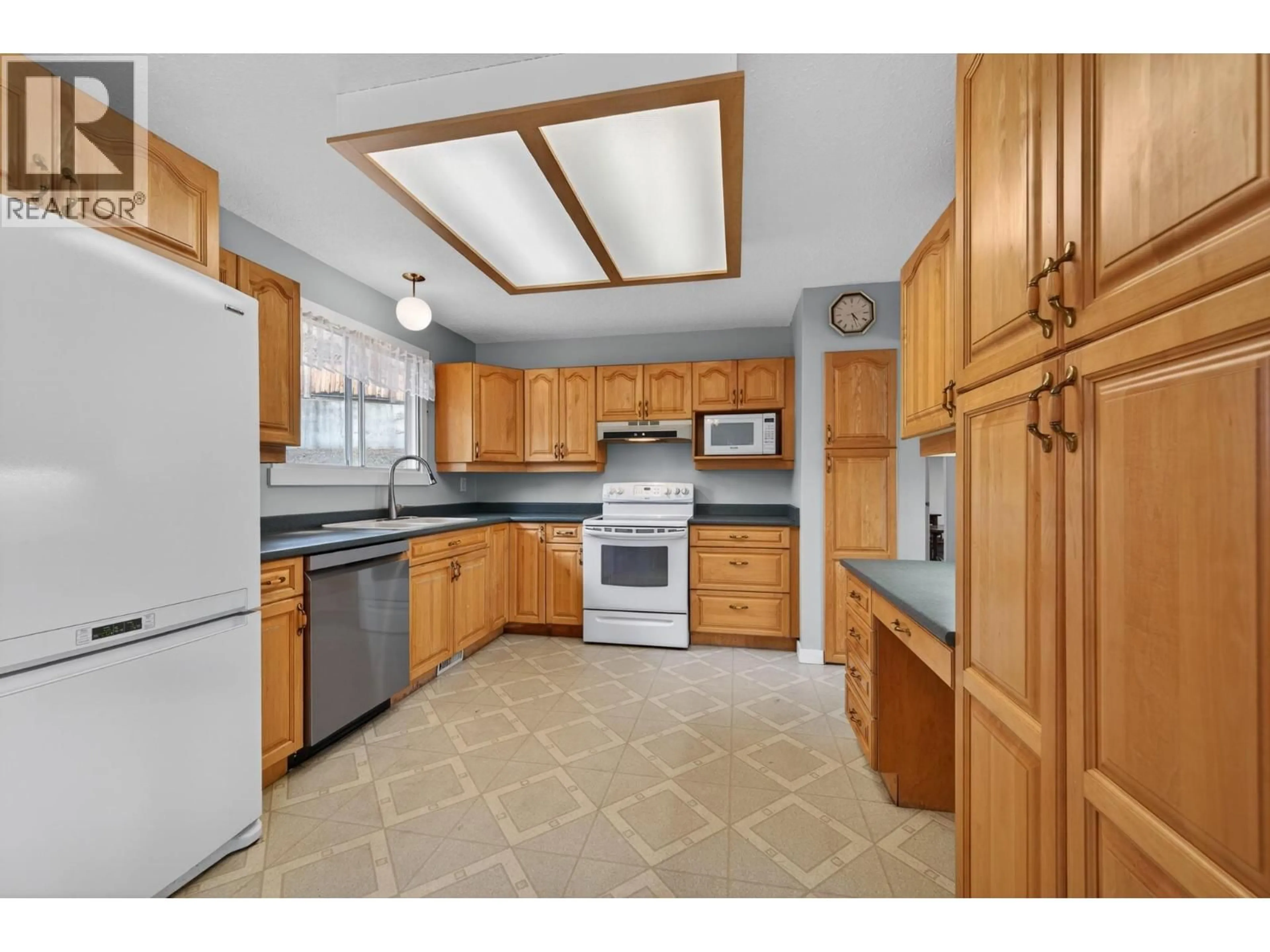 Standard kitchen, unknown for 1514 CASCADE STREET, Kamloops British Columbia V2E1B9
