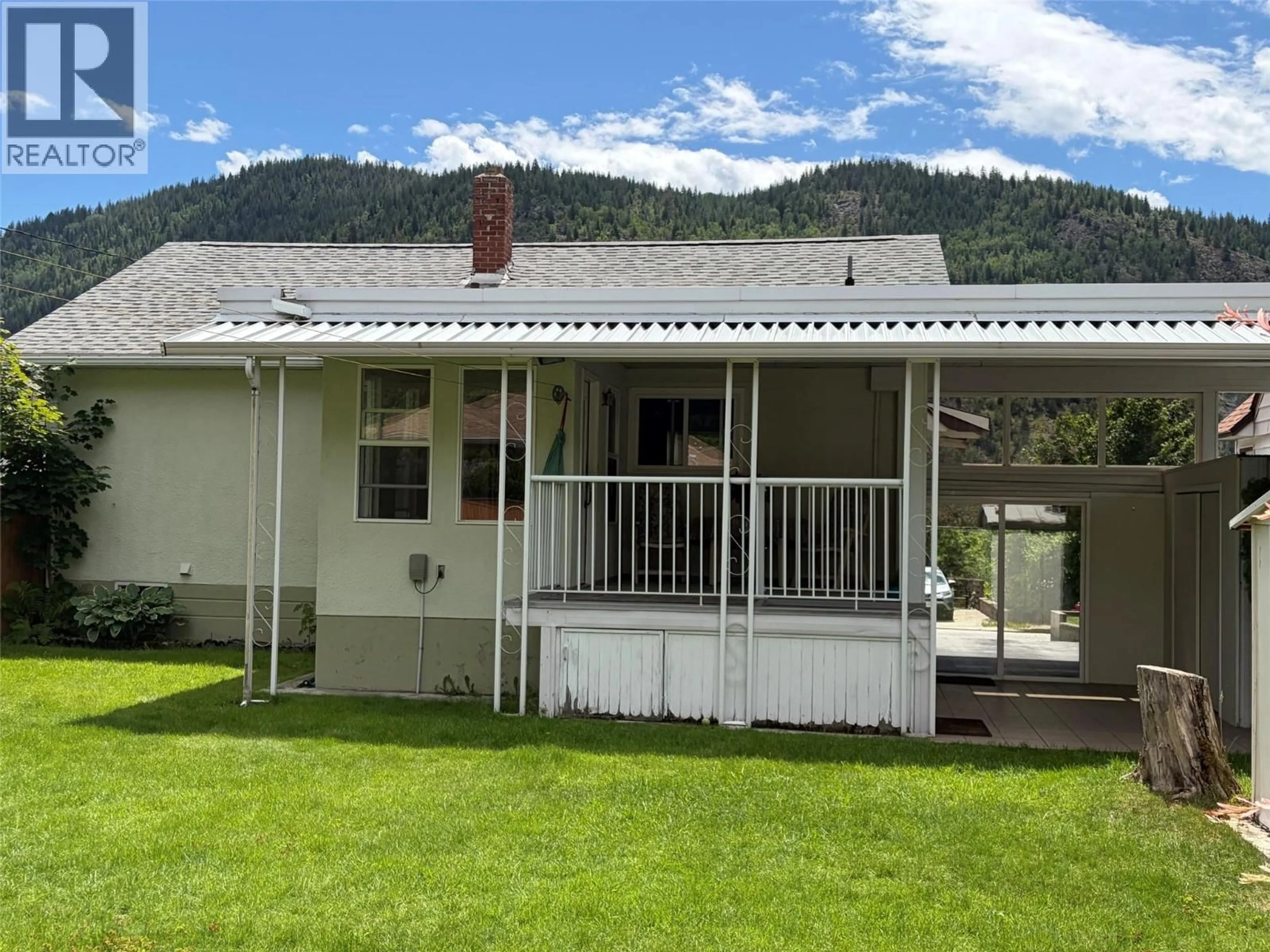 Home with vinyl exterior material, mountain view for 3311 DAHLIA CRESCENT, Trail British Columbia V1R2Y1