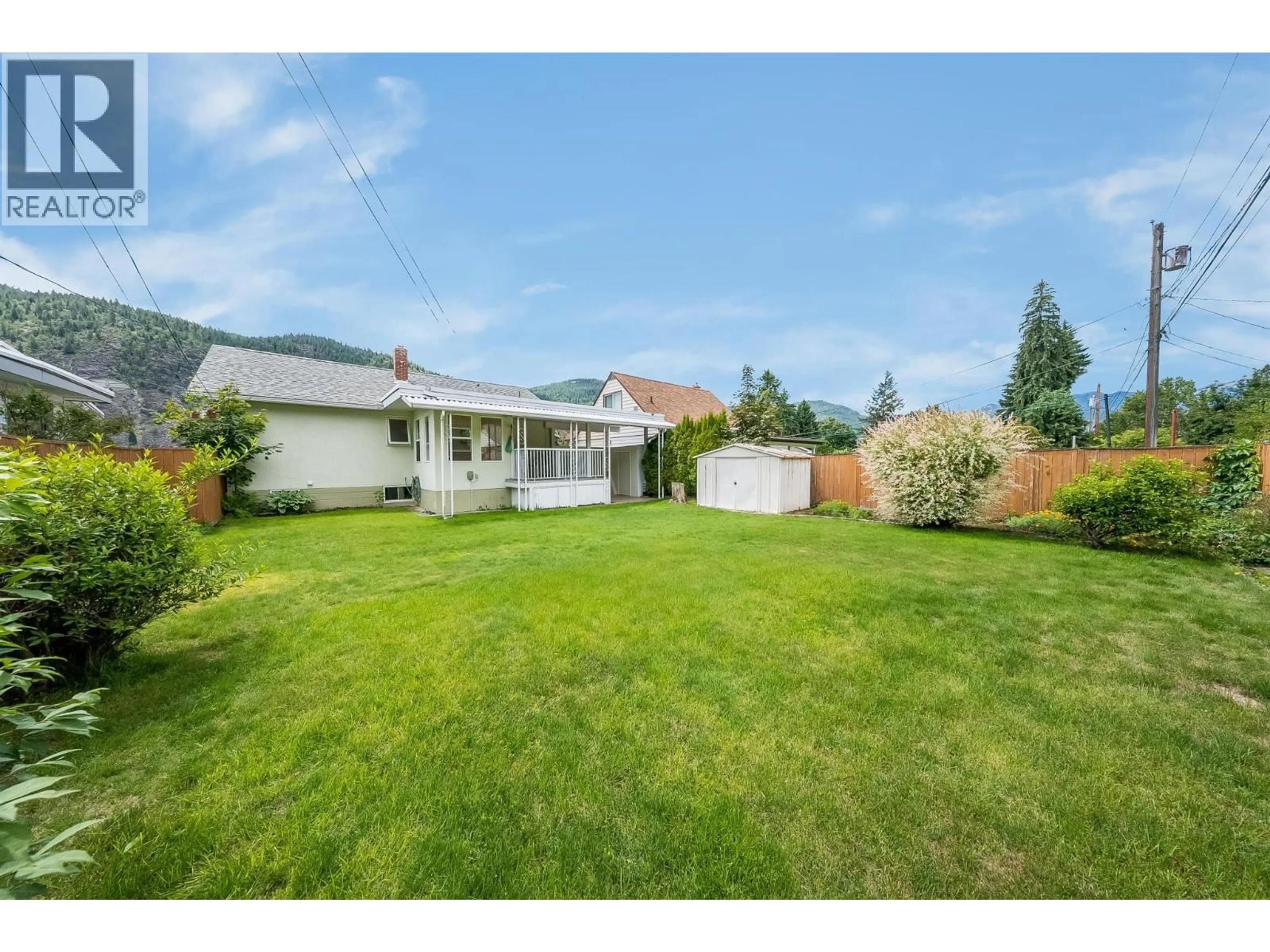 A pic from outside/outdoor area/front of a property/back of a property/a pic from drone, unknown for 3311 DAHLIA CRESCENT, Trail British Columbia V1R2Y1
