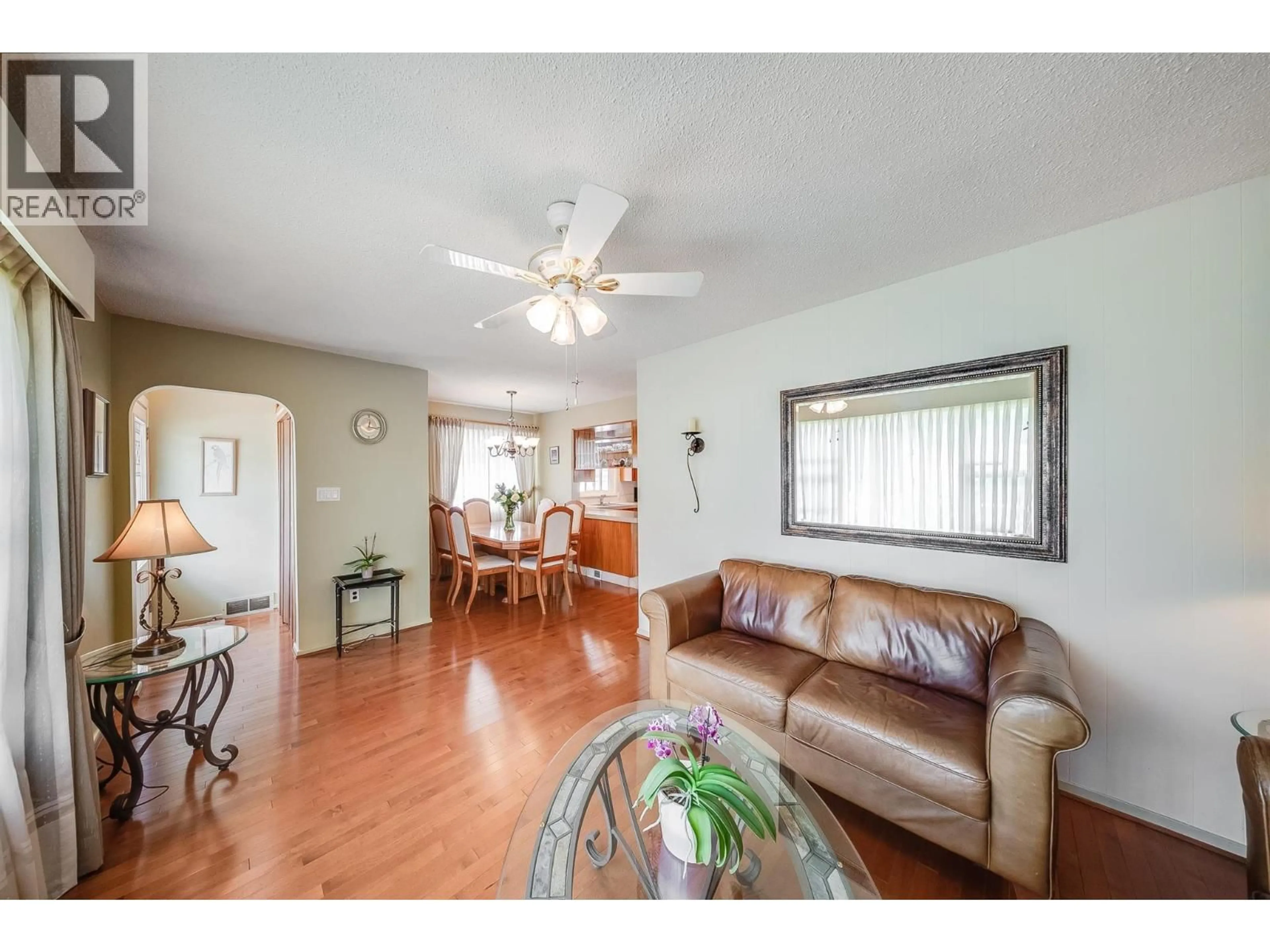 Living room with furniture, wood/laminate floor for 3311 DAHLIA CRESCENT, Trail British Columbia V1R2Y1