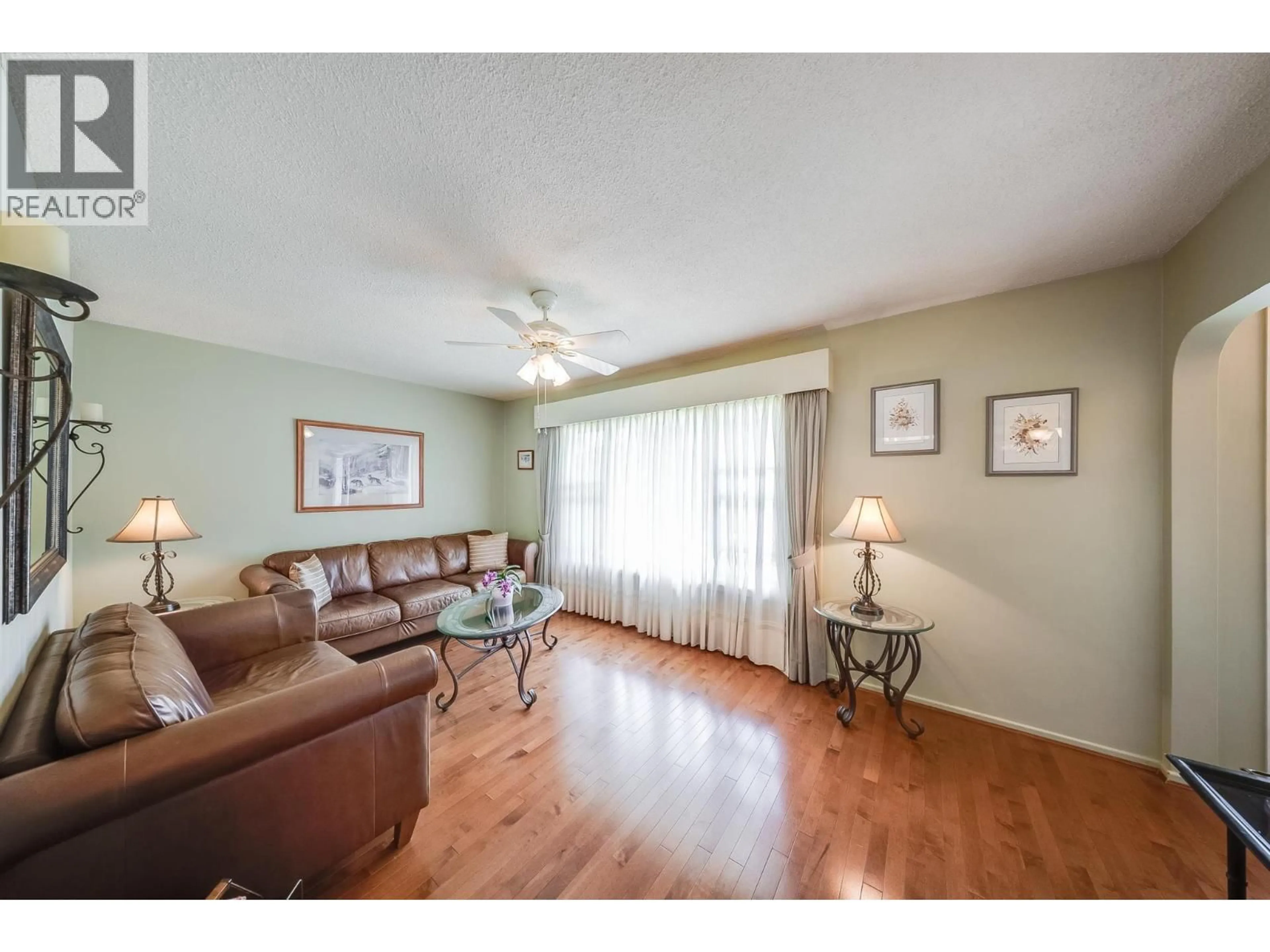 Living room with furniture, wood/laminate floor for 3311 DAHLIA CRESCENT, Trail British Columbia V1R2Y1