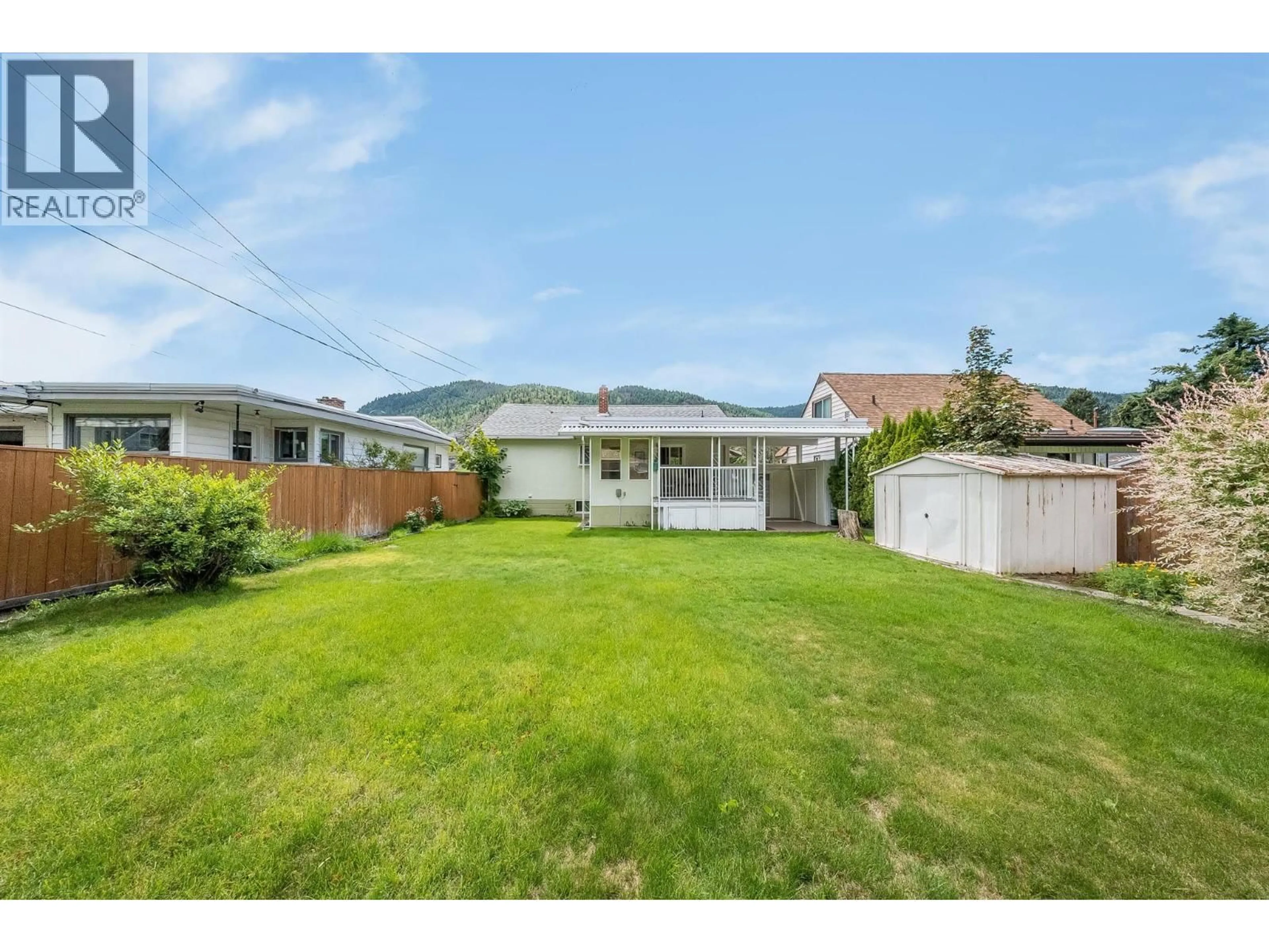 A pic from outside/outdoor area/front of a property/back of a property/a pic from drone, mountain view for 3311 DAHLIA CRESCENT, Trail British Columbia V1R2Y1