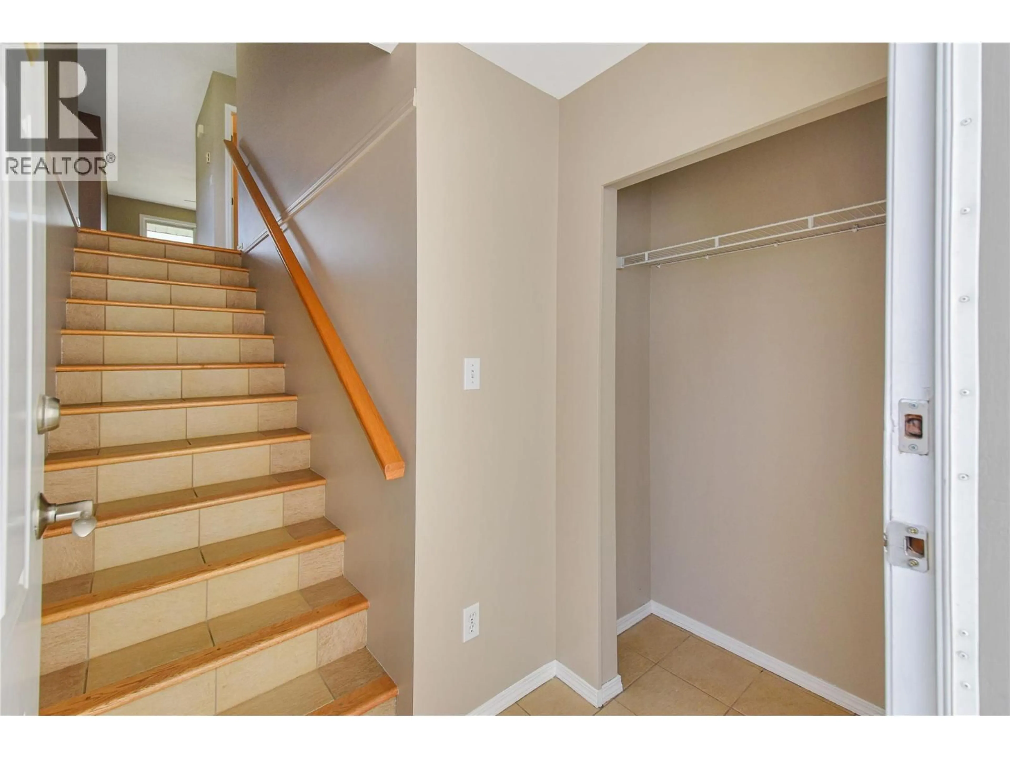 Indoor entryway for 219 - 1004 23RD AVE N OTHER, Cranbrook British Columbia V1C6P9