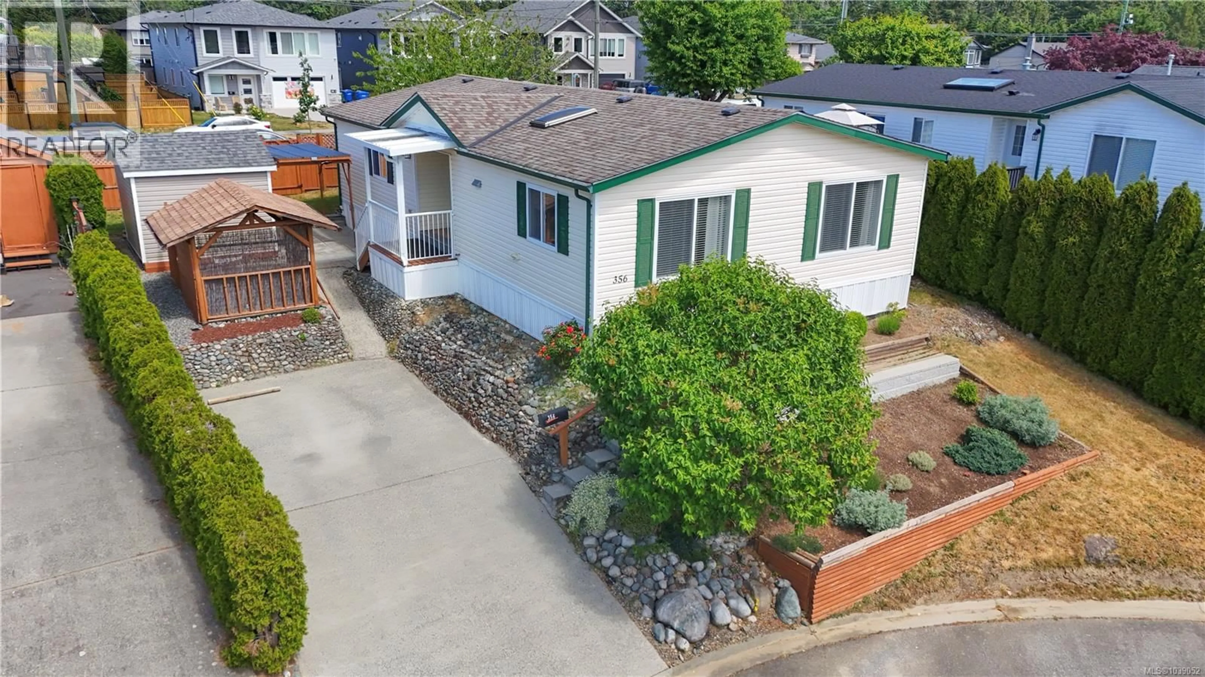 A pic from outside/outdoor area/front of a property/back of a property/a pic from drone, street for 4 - 356 ASPEN WAY, Nanaimo British Columbia V9R7A1