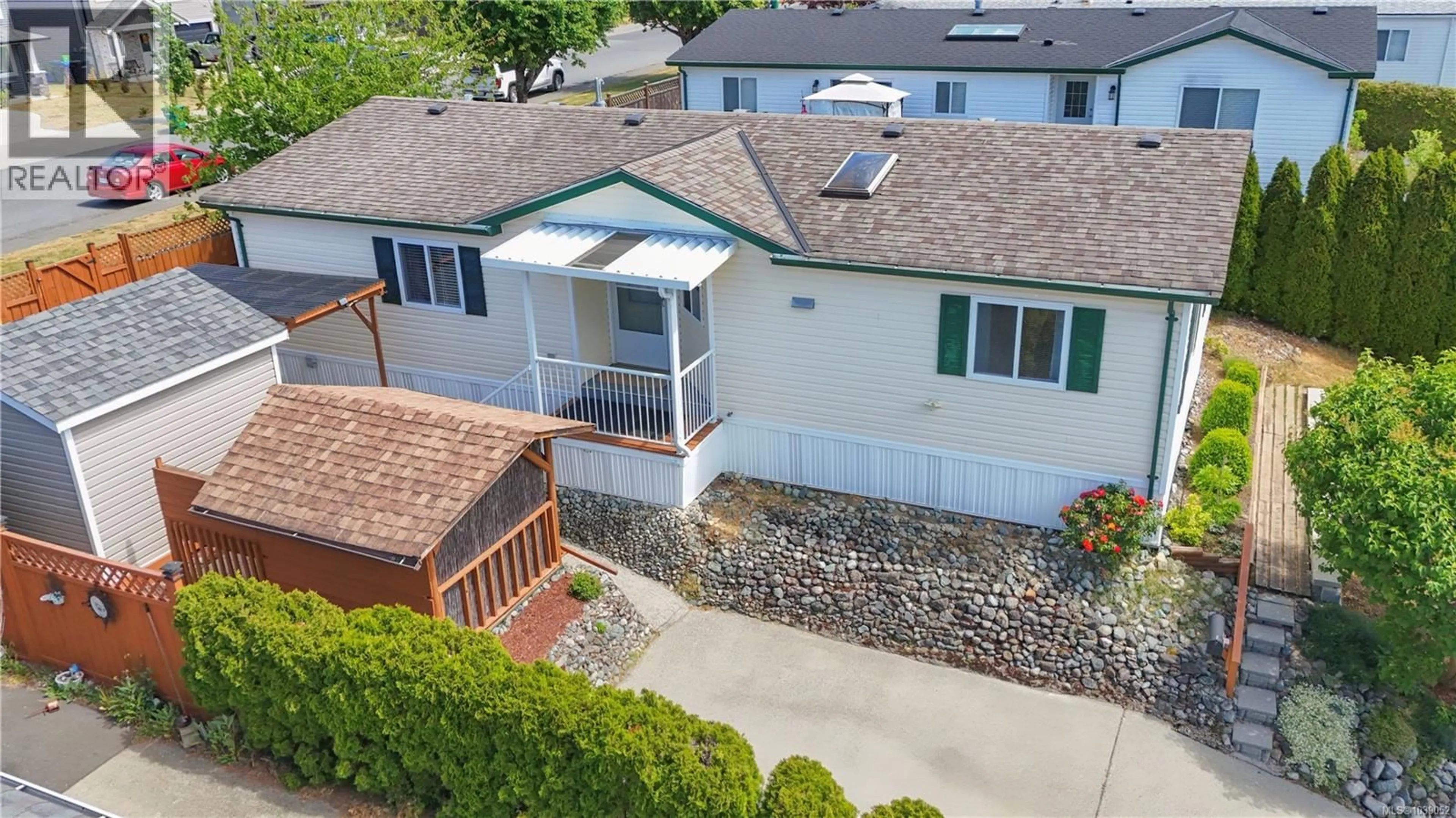 A pic from outside/outdoor area/front of a property/back of a property/a pic from drone, street for 4 - 356 ASPEN WAY, Nanaimo British Columbia V9R7A1