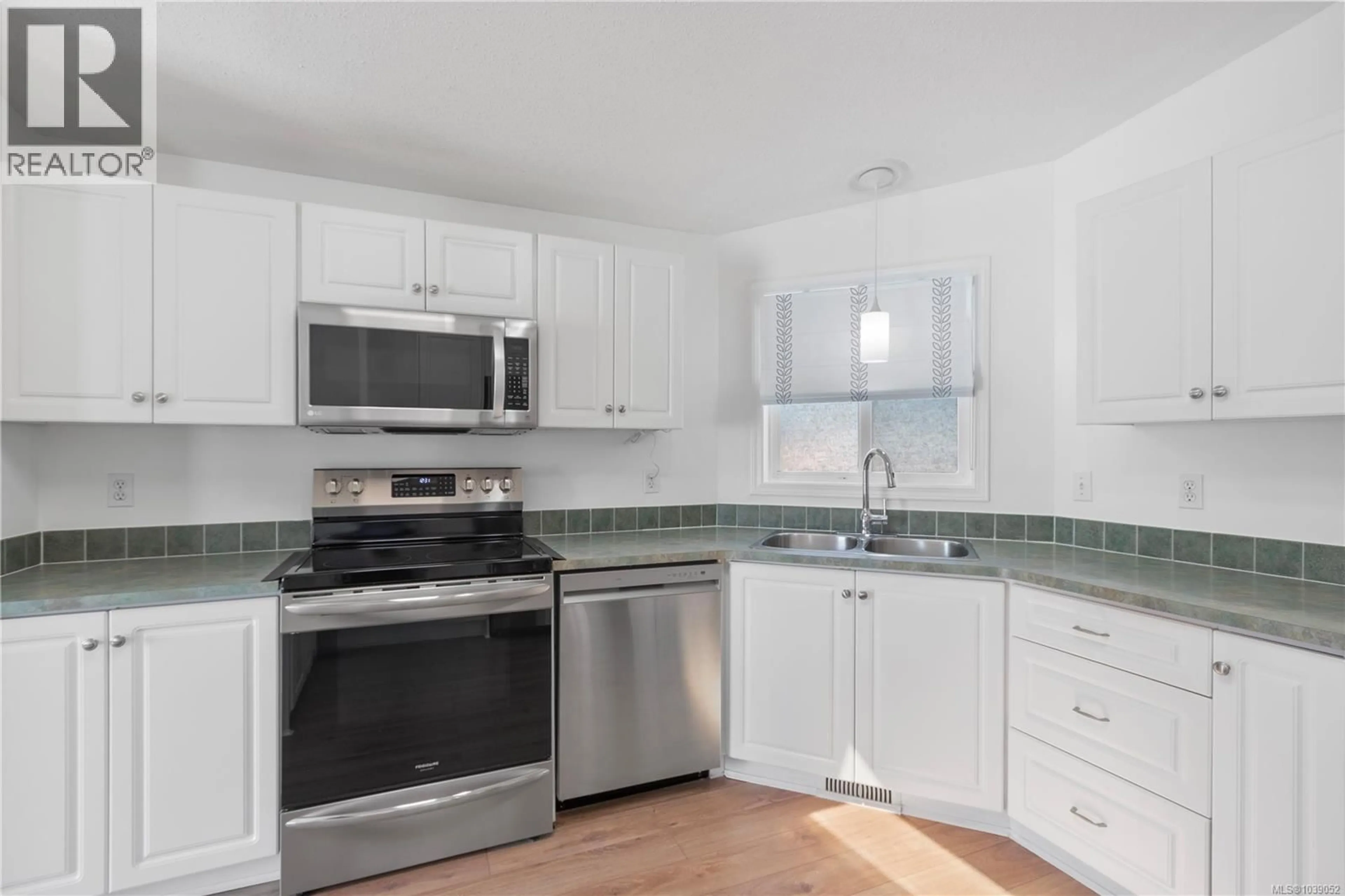 Standard kitchen, unknown for 4 - 356 ASPEN WAY, Nanaimo British Columbia V9R7A1