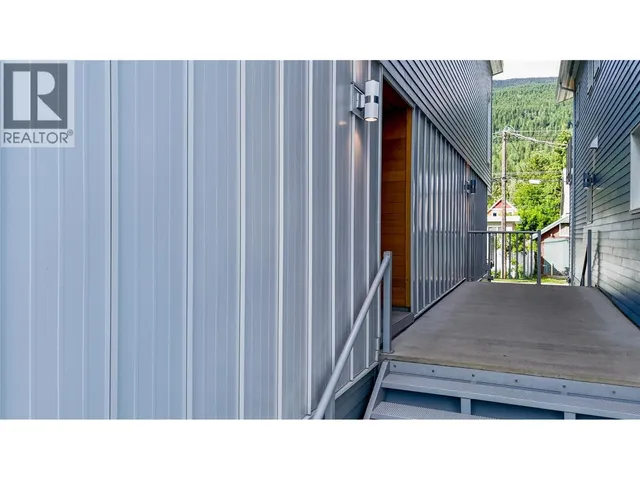 410 FOURTH STREET WEST, Revelstoke 4