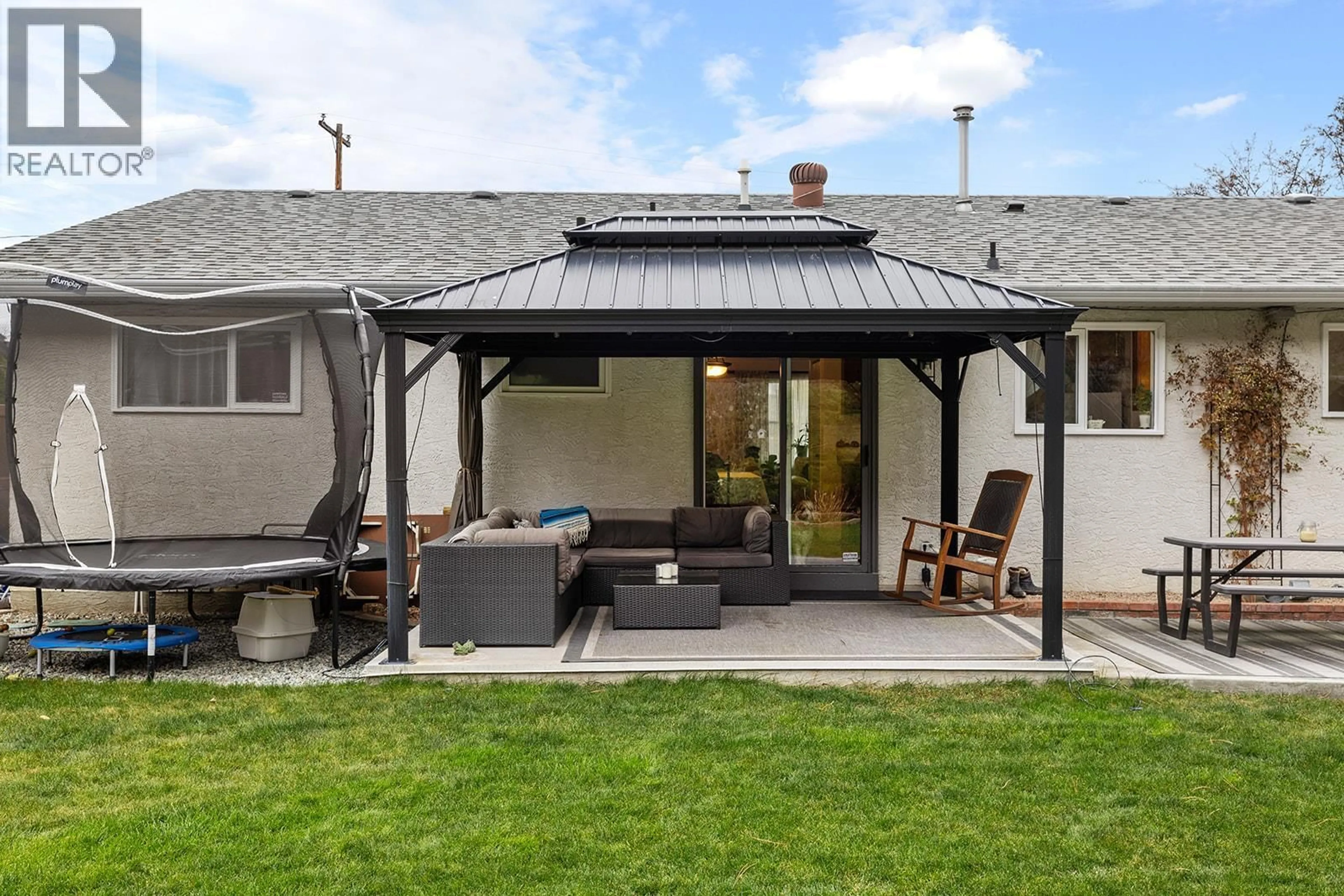 Patio, street for 755 CAMELIA ROAD, Kelowna British Columbia V1X3M9