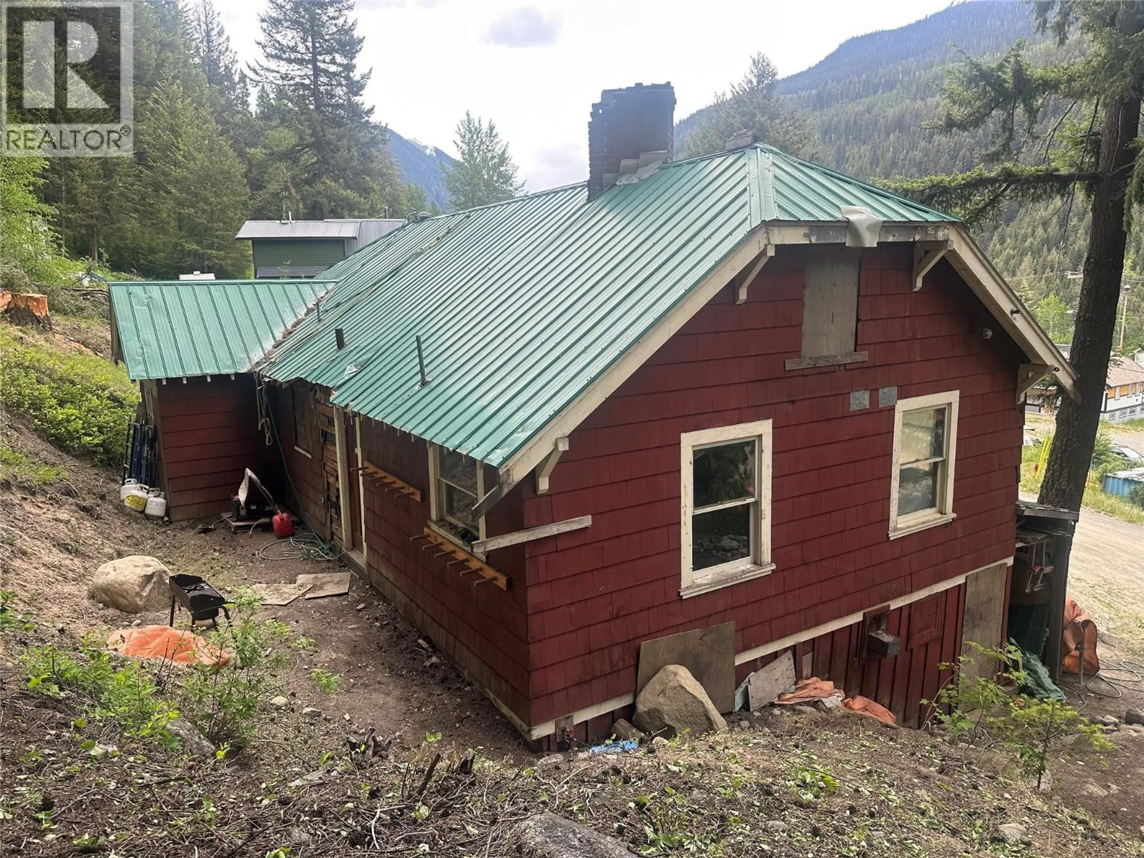 A pic from outside/outdoor area/front of a property/back of a property/a pic from drone, building for 352 MARMOT CRESCENT, Bralorne British Columbia V0K1P0