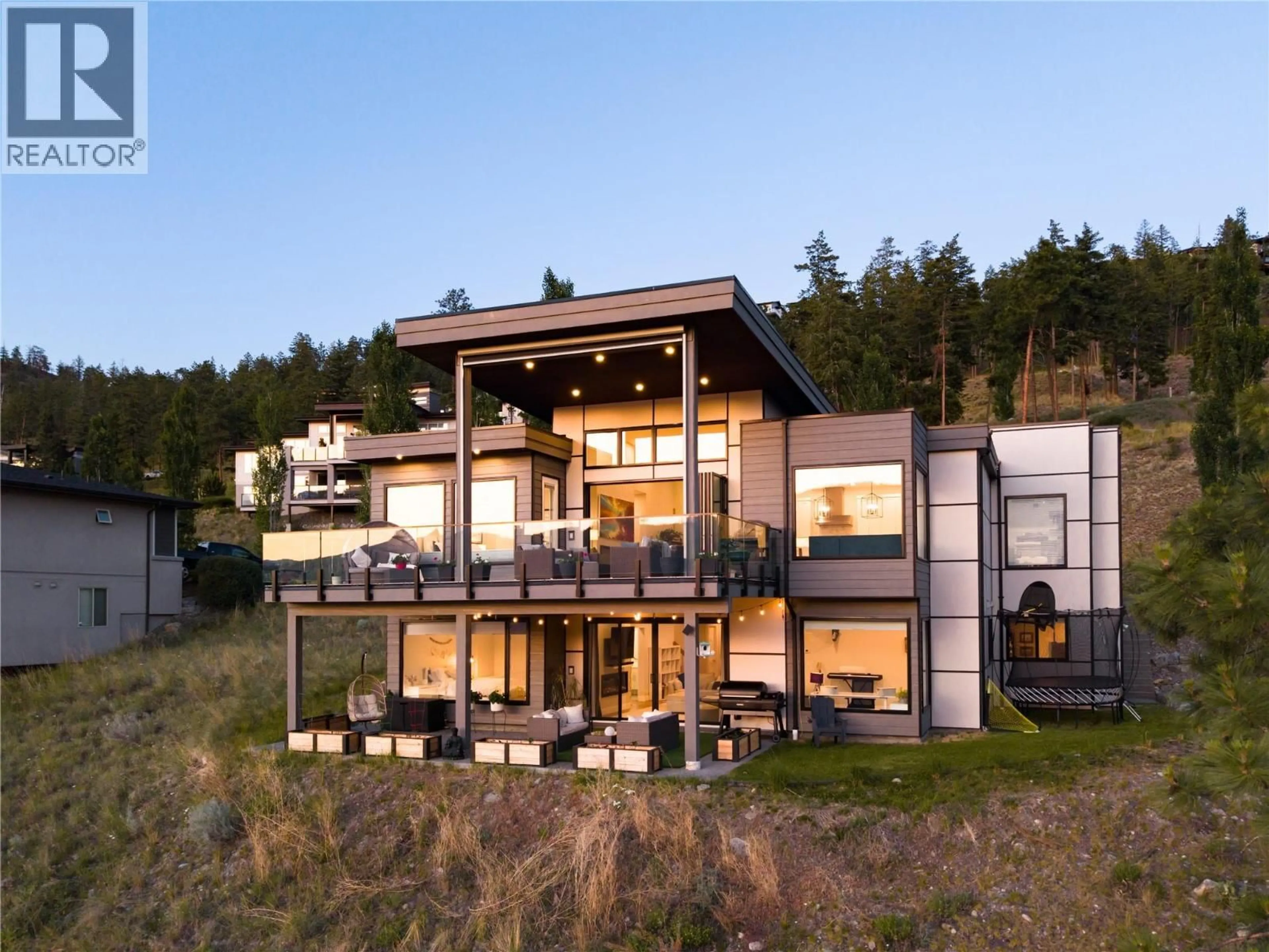 Home with vinyl exterior material, unknown for 3323 WATER BIRCH CIRCLE, Kelowna British Columbia V1V3G1