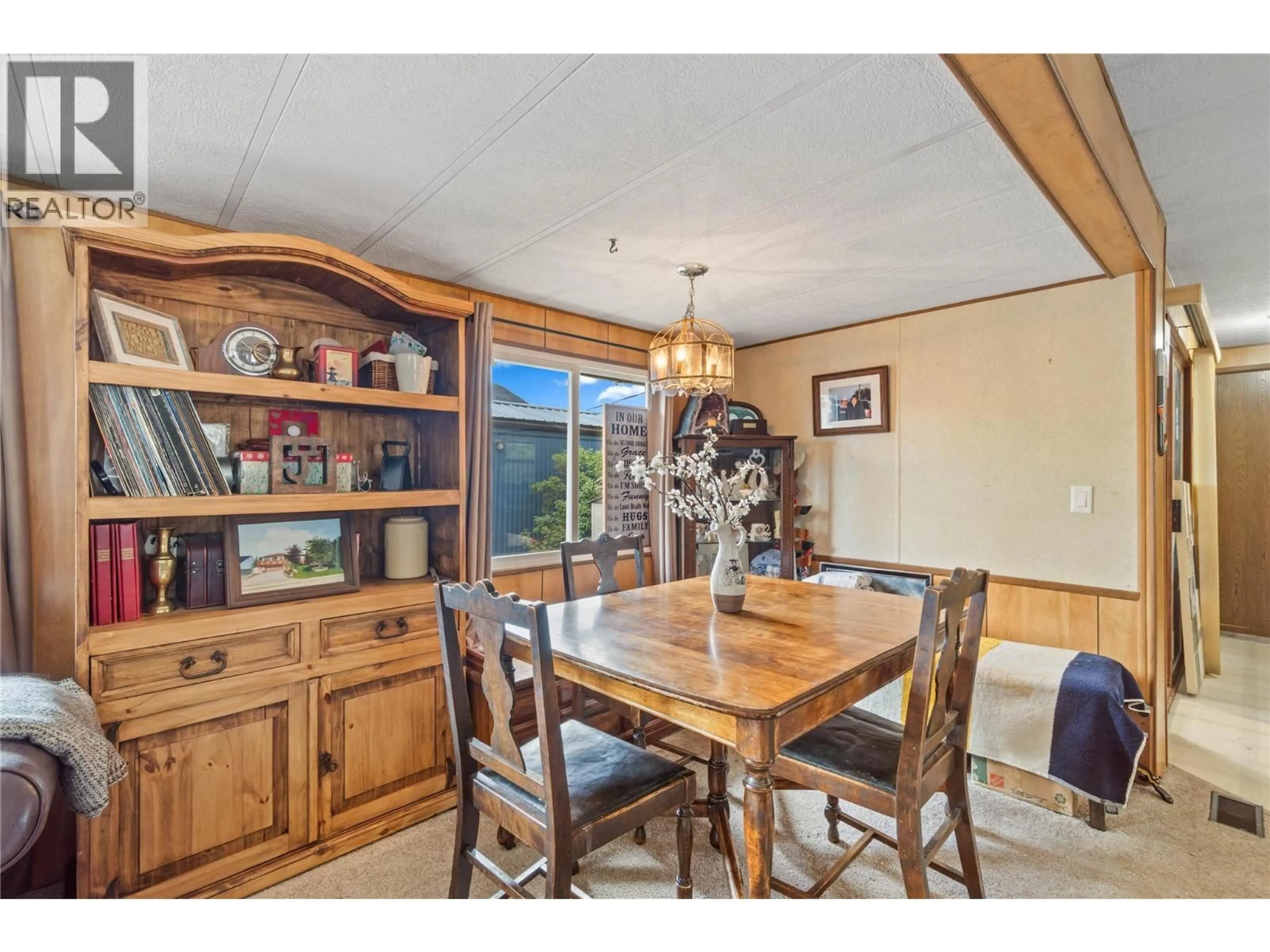 Dining room, wood/laminate floor for 13M - 13 MARS DRIVE, Kamloops British Columbia V2B1B3