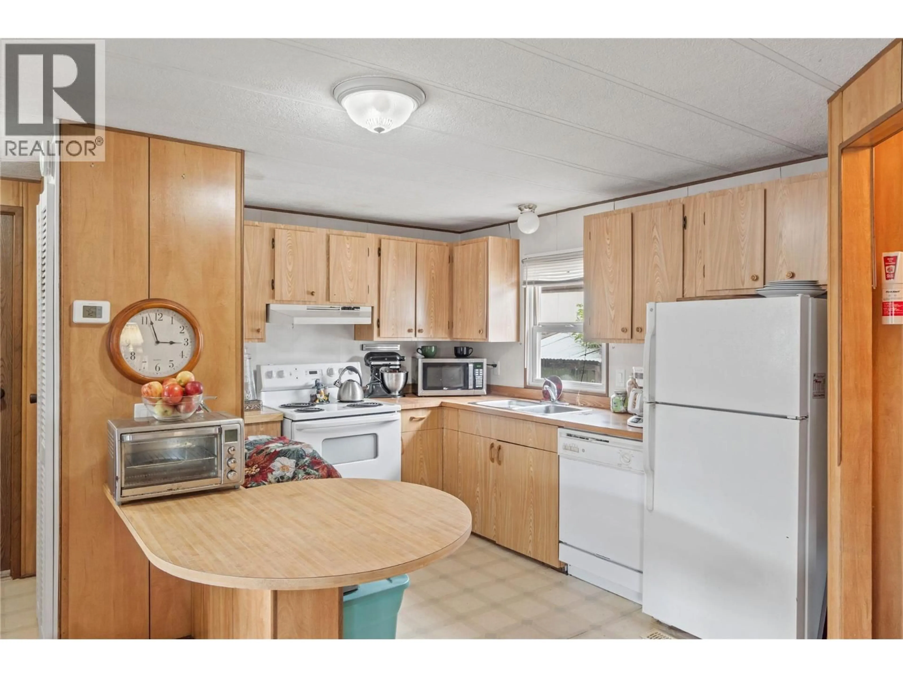 Standard kitchen, unknown for 13M - 13 MARS DRIVE, Kamloops British Columbia V2B1B3