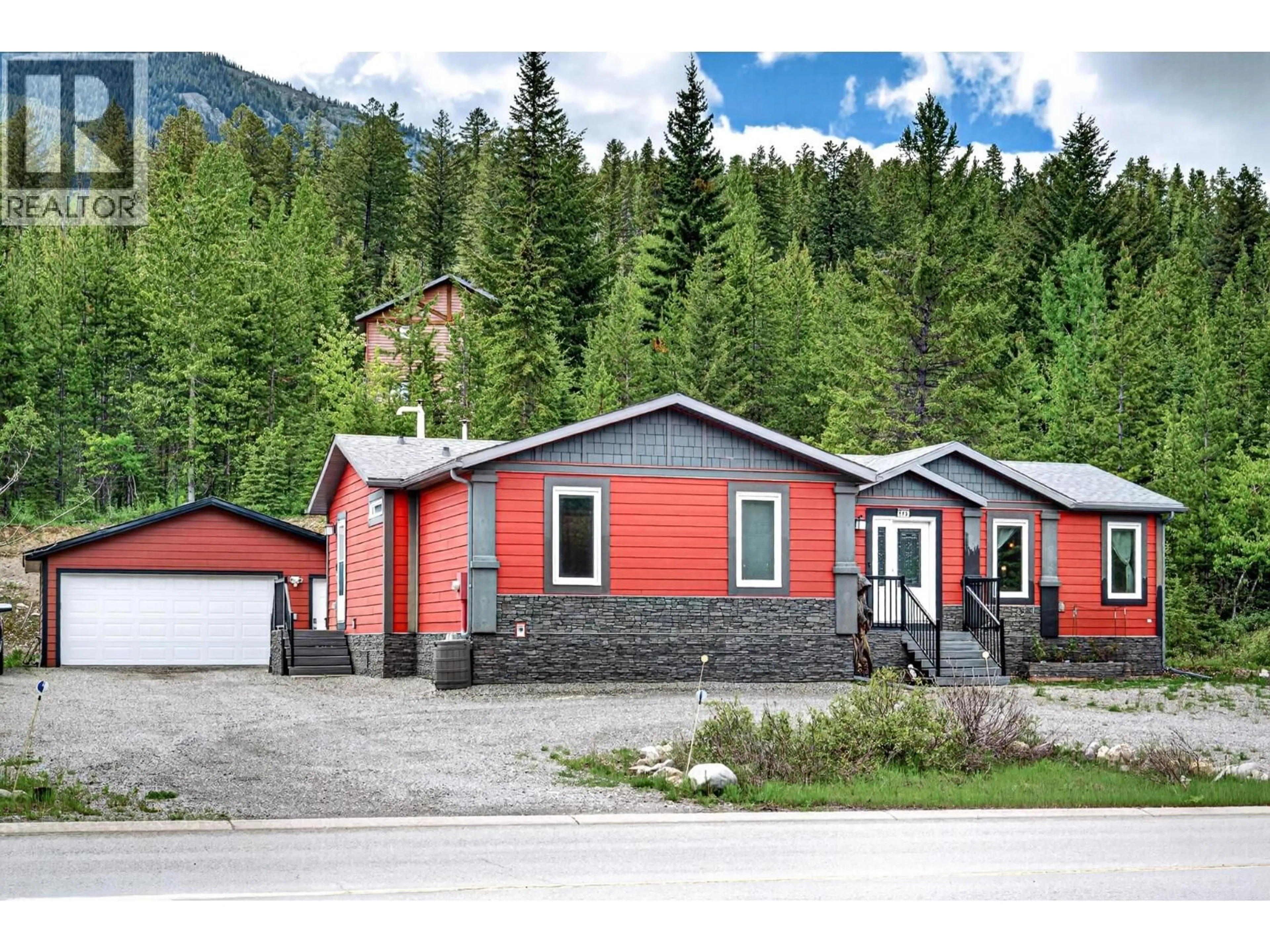 Home with vinyl exterior material, unknown for 115 DEERBORNE DRIVE, Elkford British Columbia V0B1H0