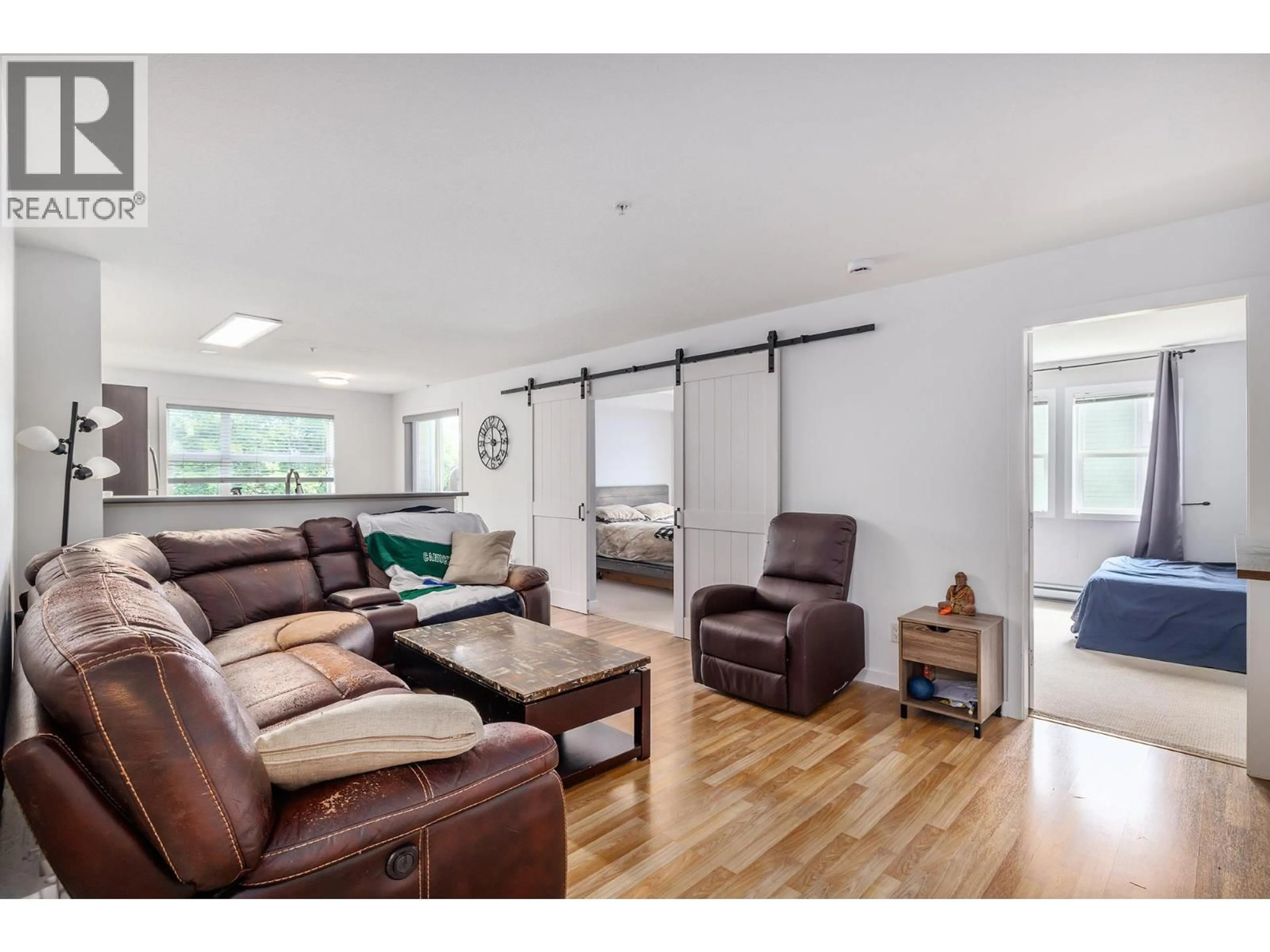 Living room with furniture, wood/laminate floor for 314 - 547 YATES ROAD, Kelowna British Columbia V1V2T9