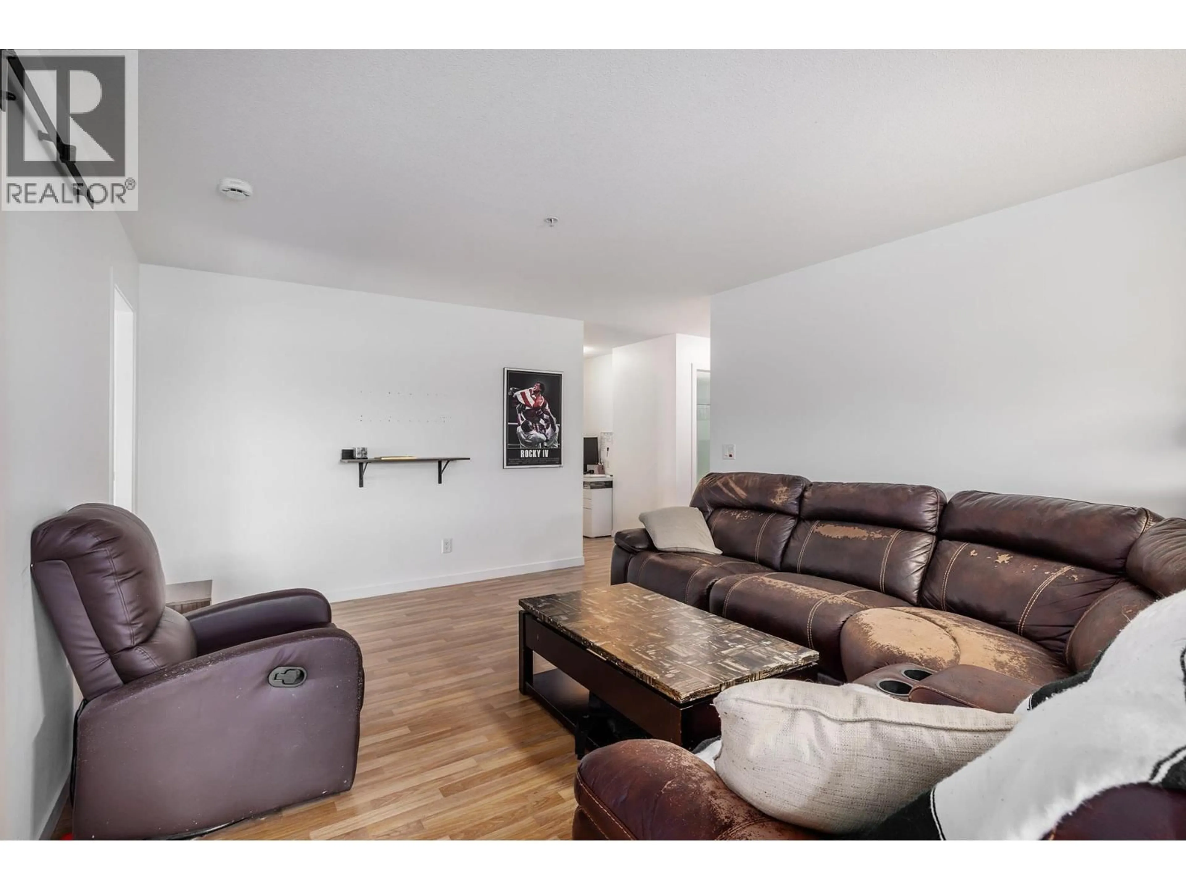 Living room with furniture, wood/laminate floor for 314 - 547 YATES ROAD, Kelowna British Columbia V1V2T9