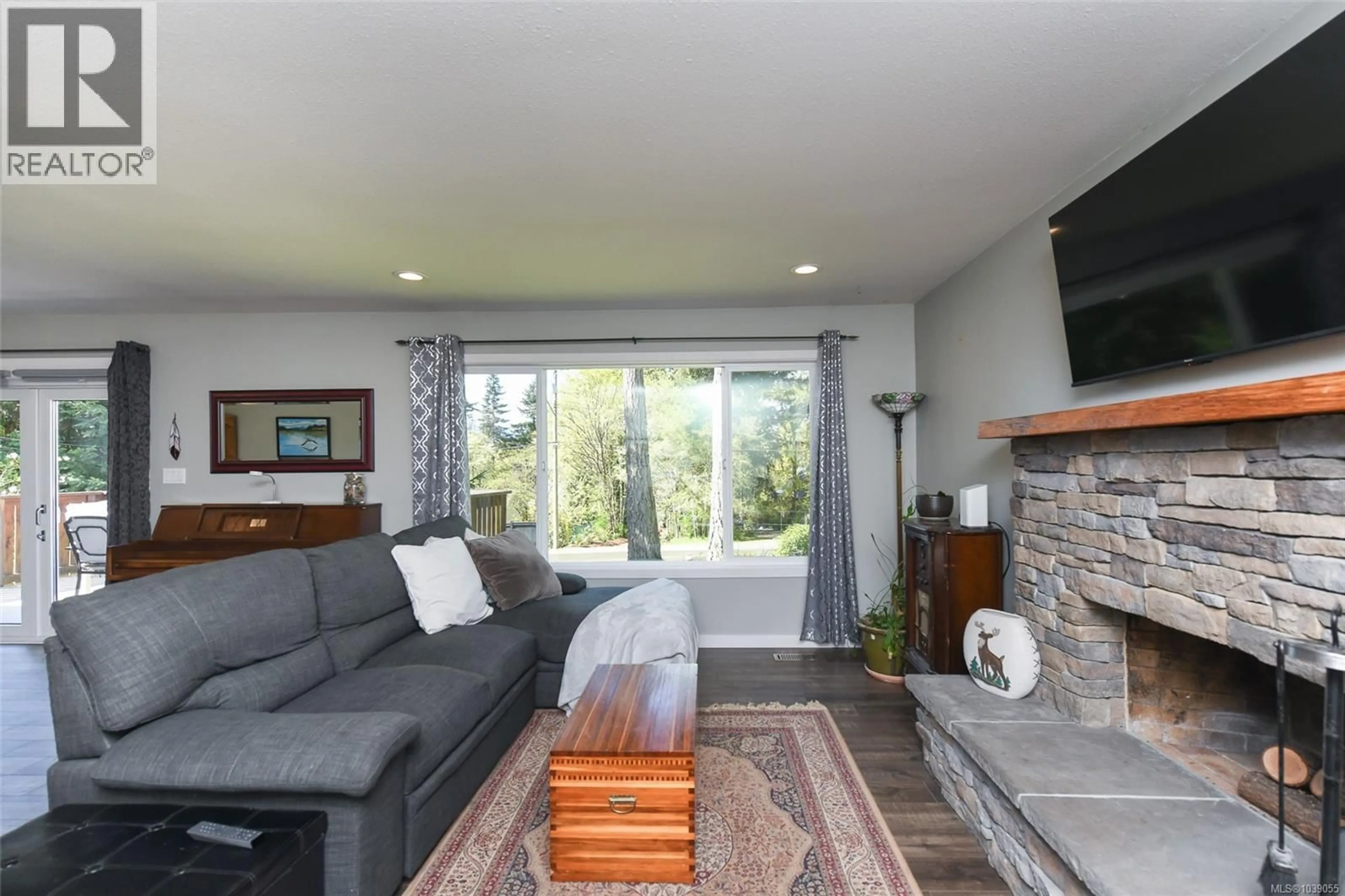 Living room with furniture, unknown for 280 GLACIER VIEW DRIVE, Comox British Columbia V9M1G5