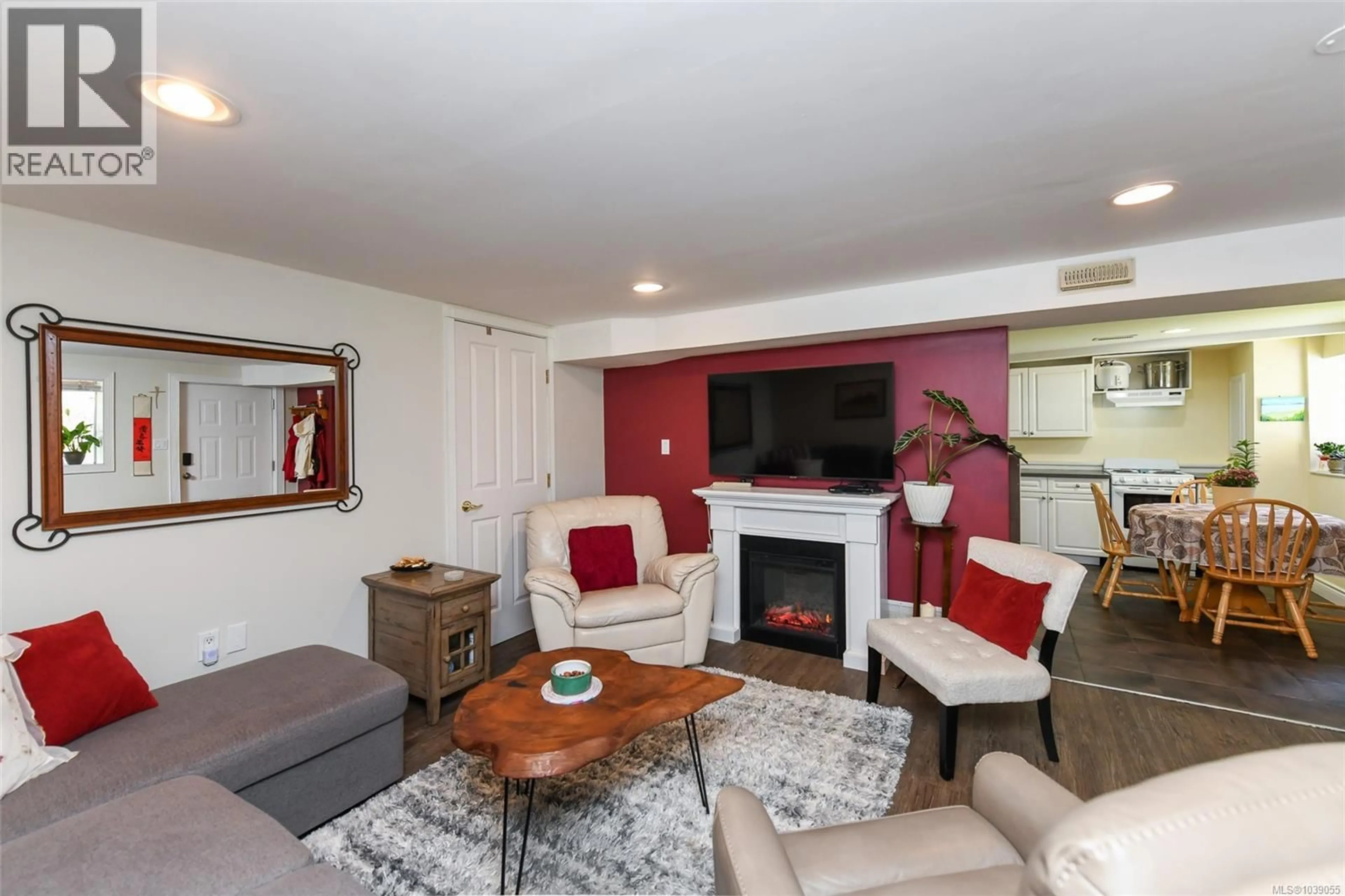 Living room with furniture, unknown for 280 GLACIER VIEW DRIVE, Comox British Columbia V9M1G5