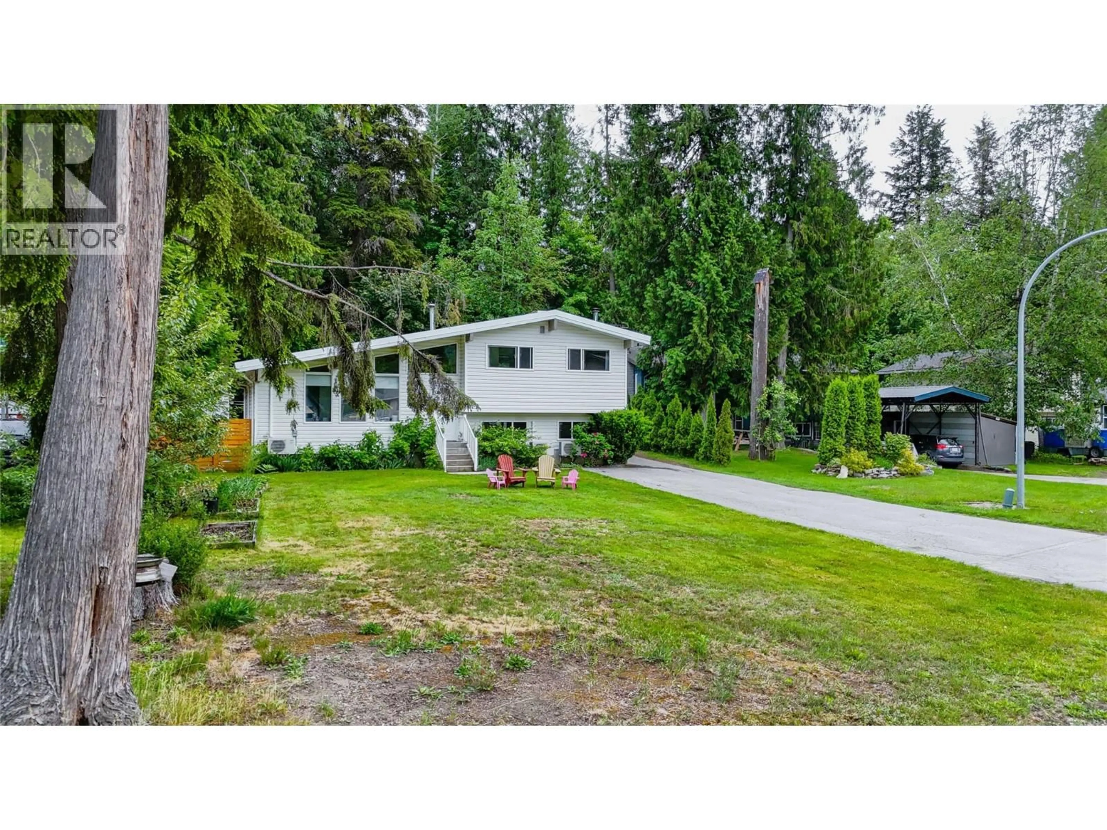 Home with vinyl exterior material, unknown for 126 BERNARD NELSON CRESCENT, Revelstoke British Columbia V0E2S0