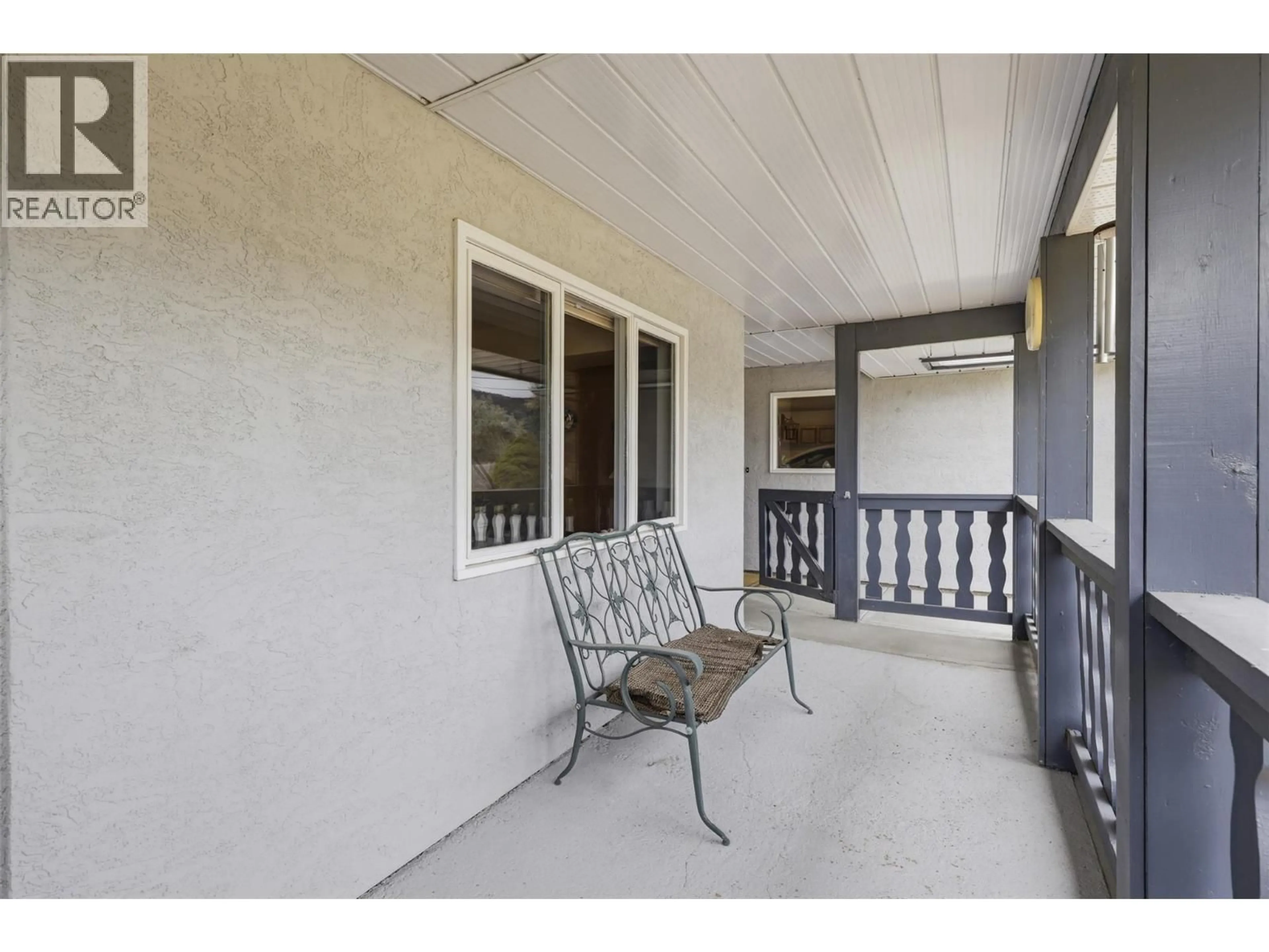 Patio, street for 809 UPLANDS COURT, Kamloops British Columbia V2C6M8