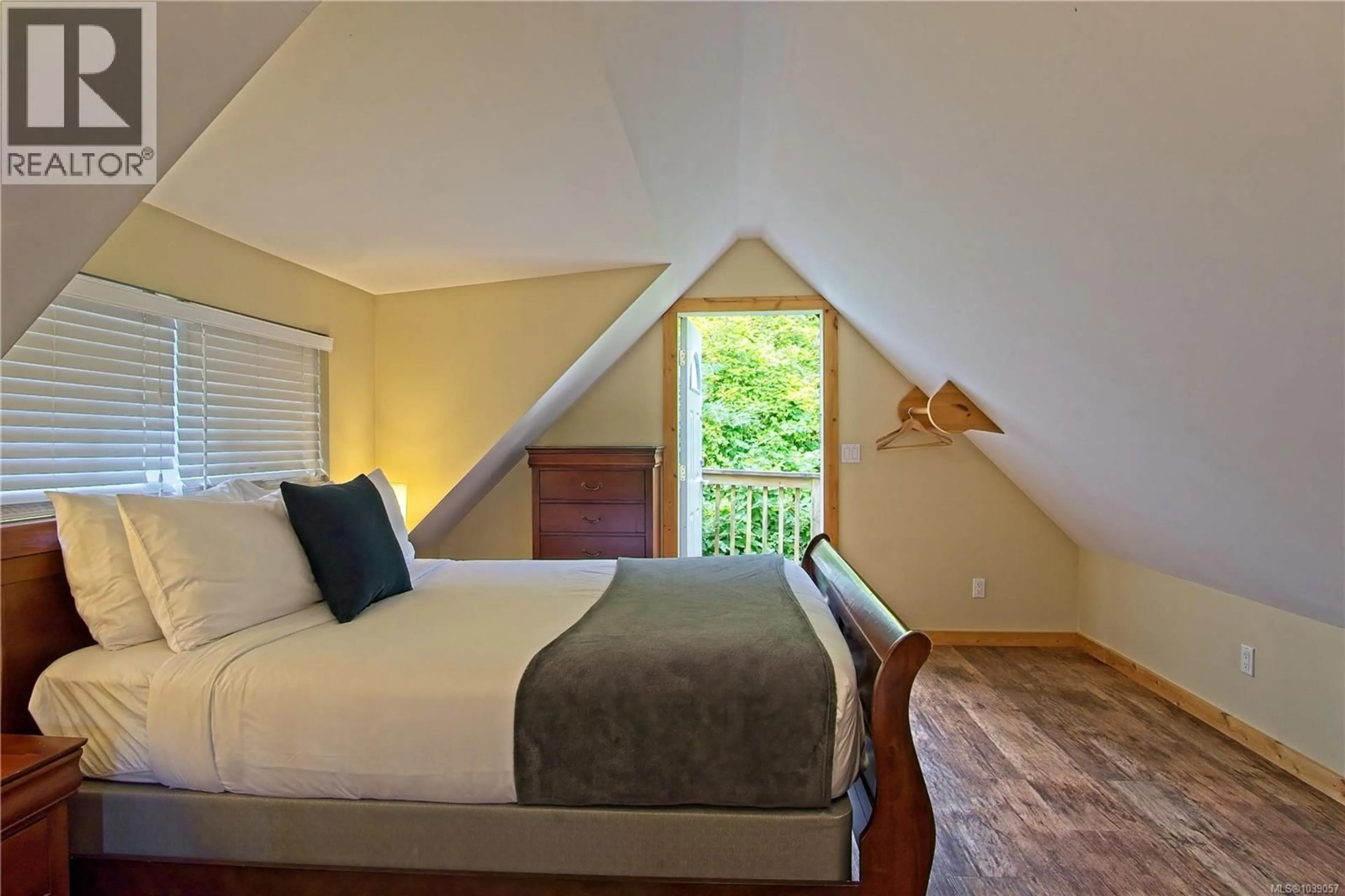 Bedroom with bed, unknown for 5 - 1028 TYEE TERRACE, Ucluelet British Columbia V0R3A0