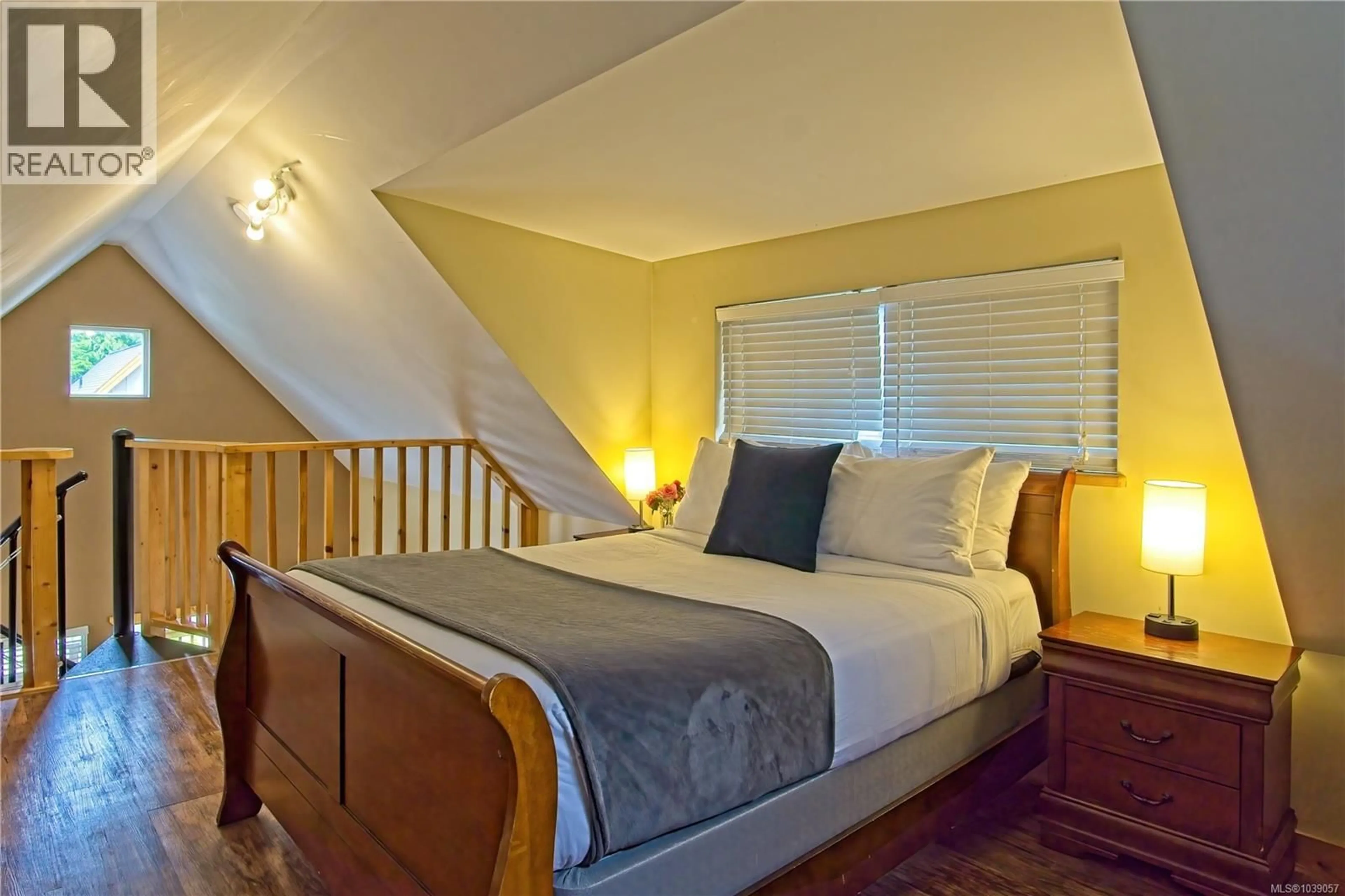 Bedroom with bed, wood/laminate floor for 5 - 1028 TYEE TERRACE, Ucluelet British Columbia V0R3A0