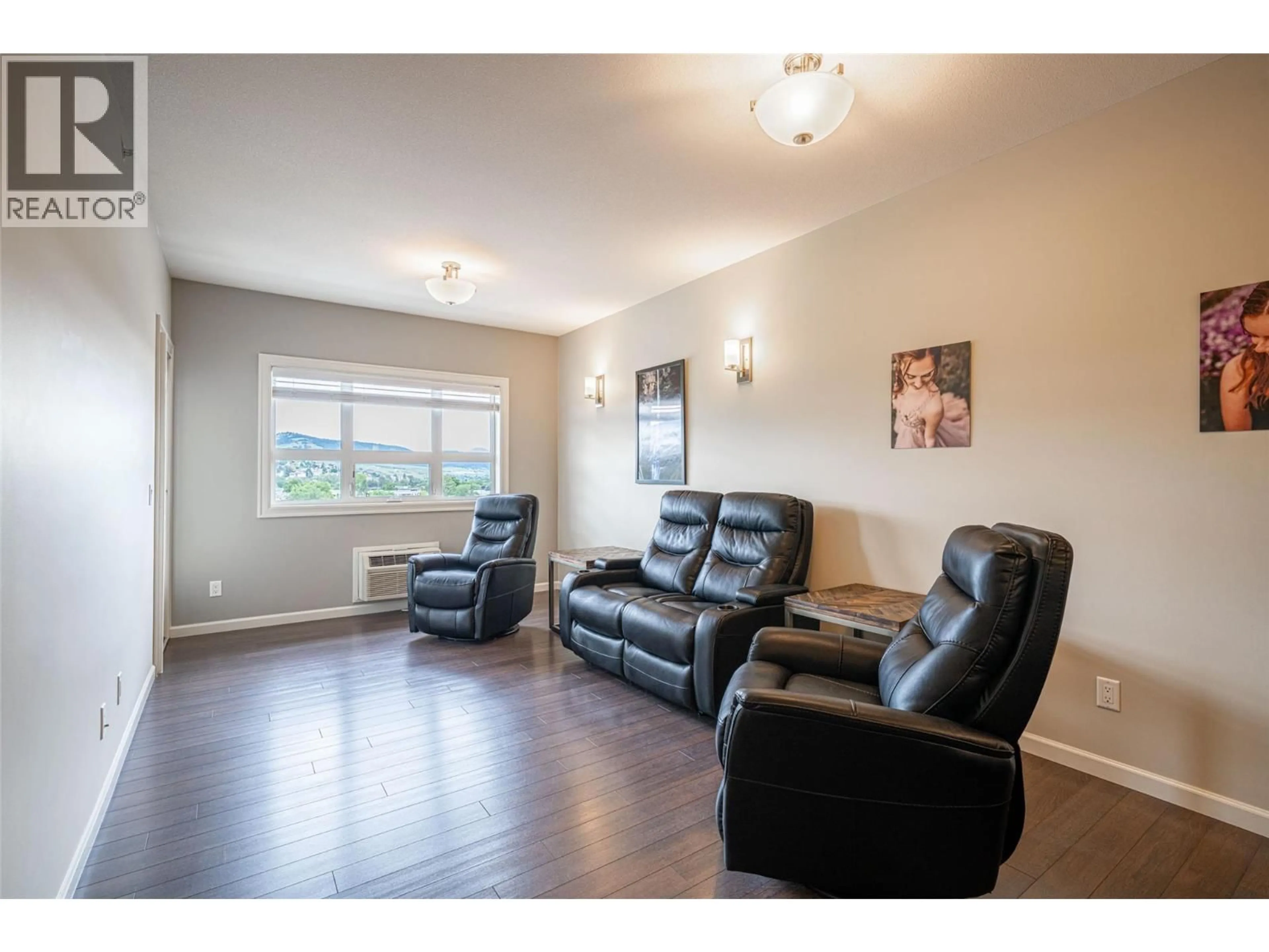 Living room with furniture, wood/laminate floor for 414 - 3010 35TH STREET, Vernon British Columbia V1T0A7