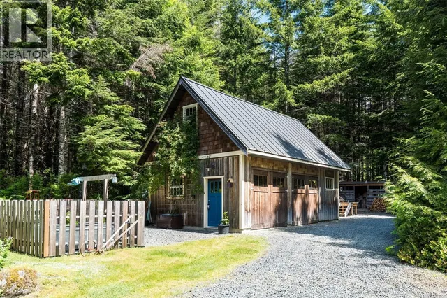 3890 TRAILHEAD DRIVE, Sooke 4