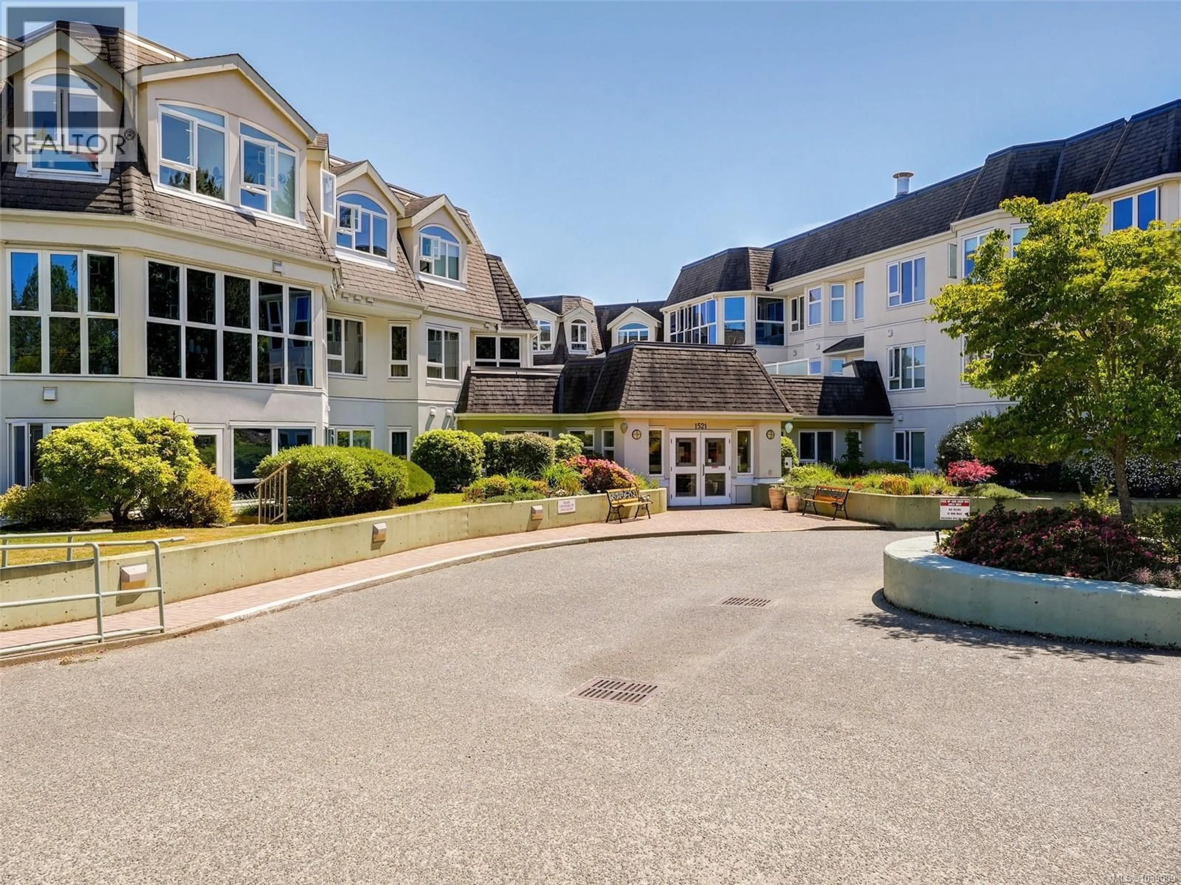 A pic from outside/outdoor area/front of a property/back of a property/a pic from drone, unknown for 312 - 1521 CHURCH AVENUE, Saanich British Columbia V8P5T7