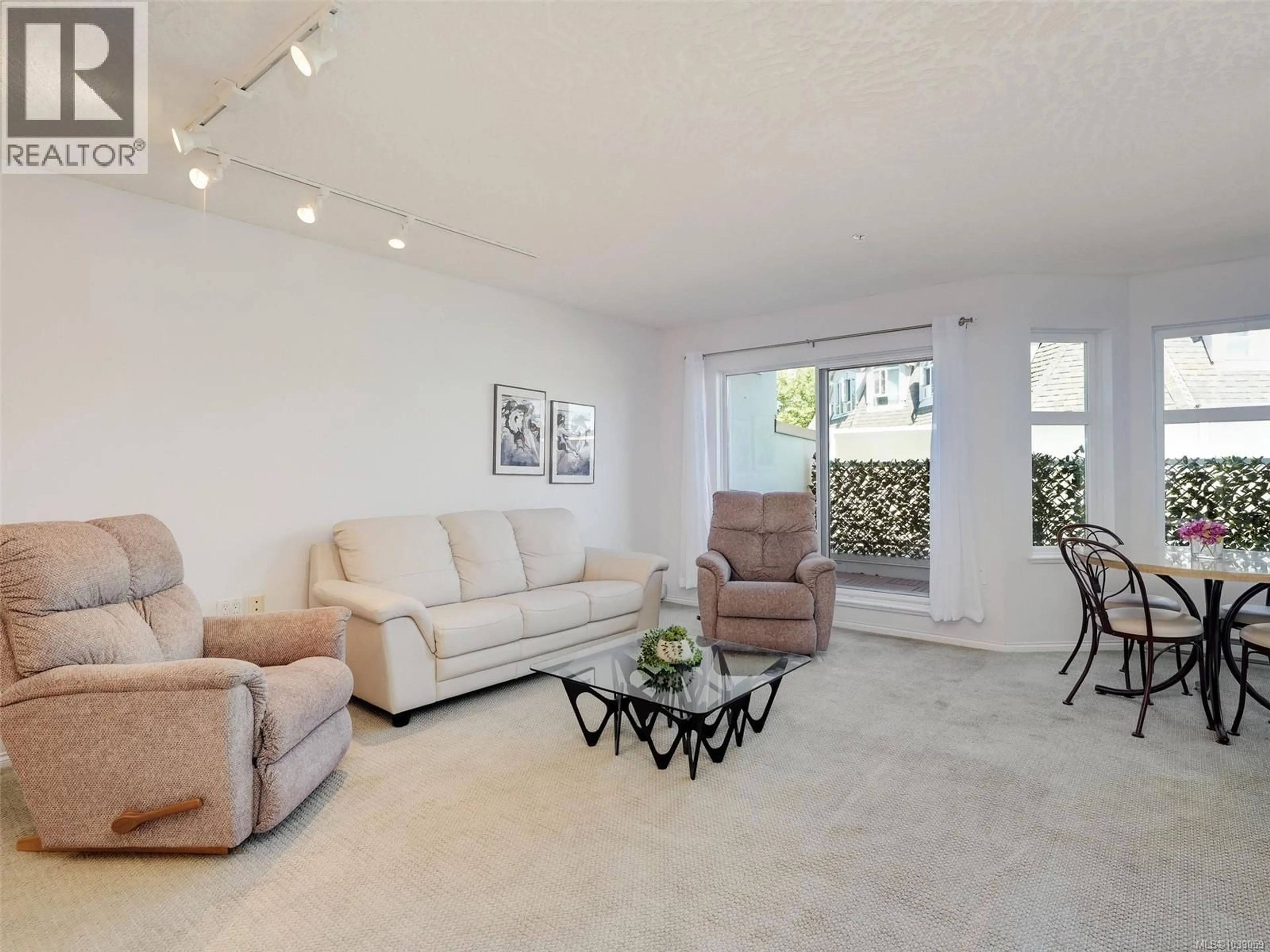 Living room with furniture, unknown for 312 - 1521 CHURCH AVENUE, Saanich British Columbia V8P5T7