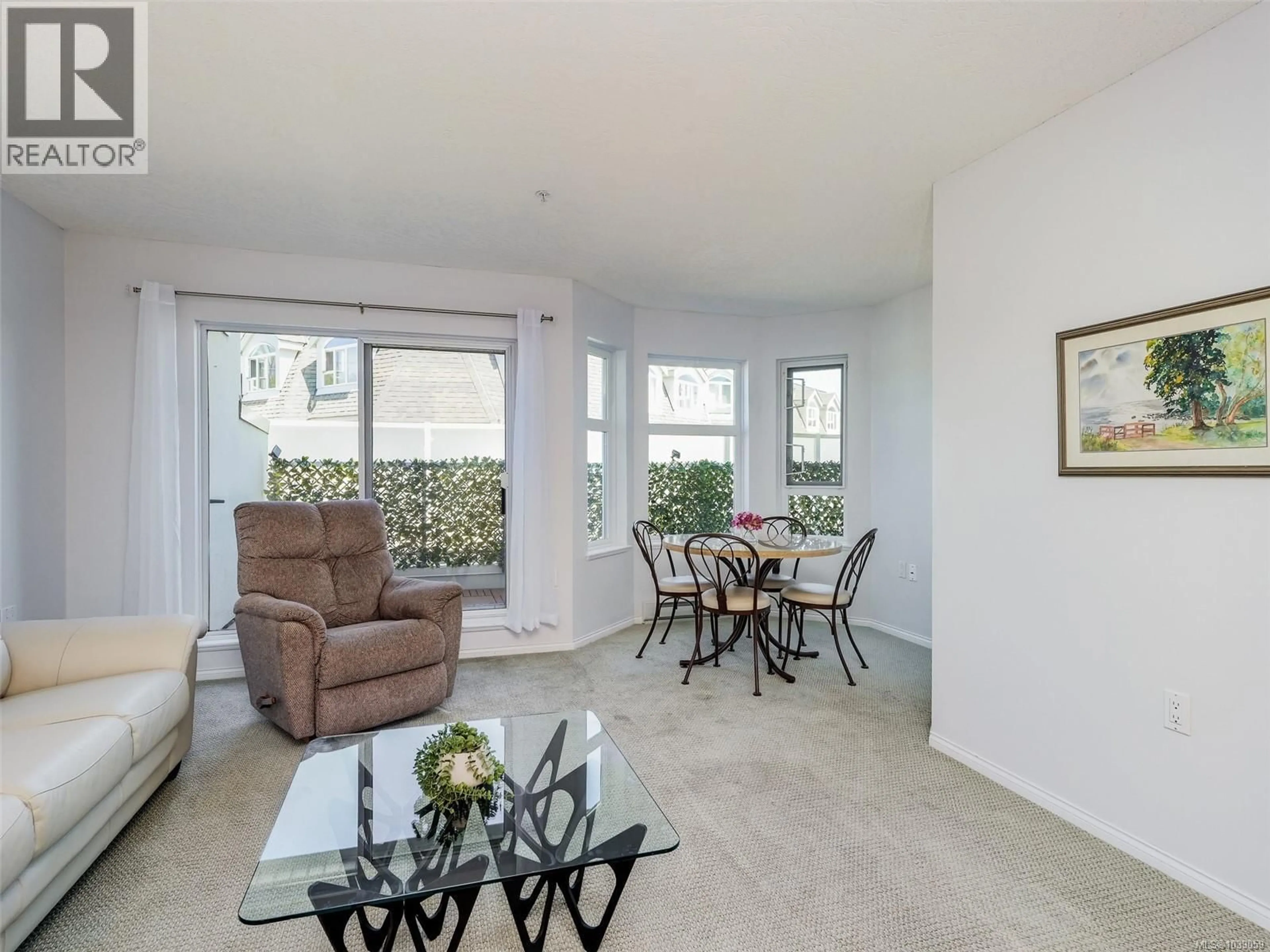 Living room with furniture, unknown for 312 - 1521 CHURCH AVENUE, Saanich British Columbia V8P5T7