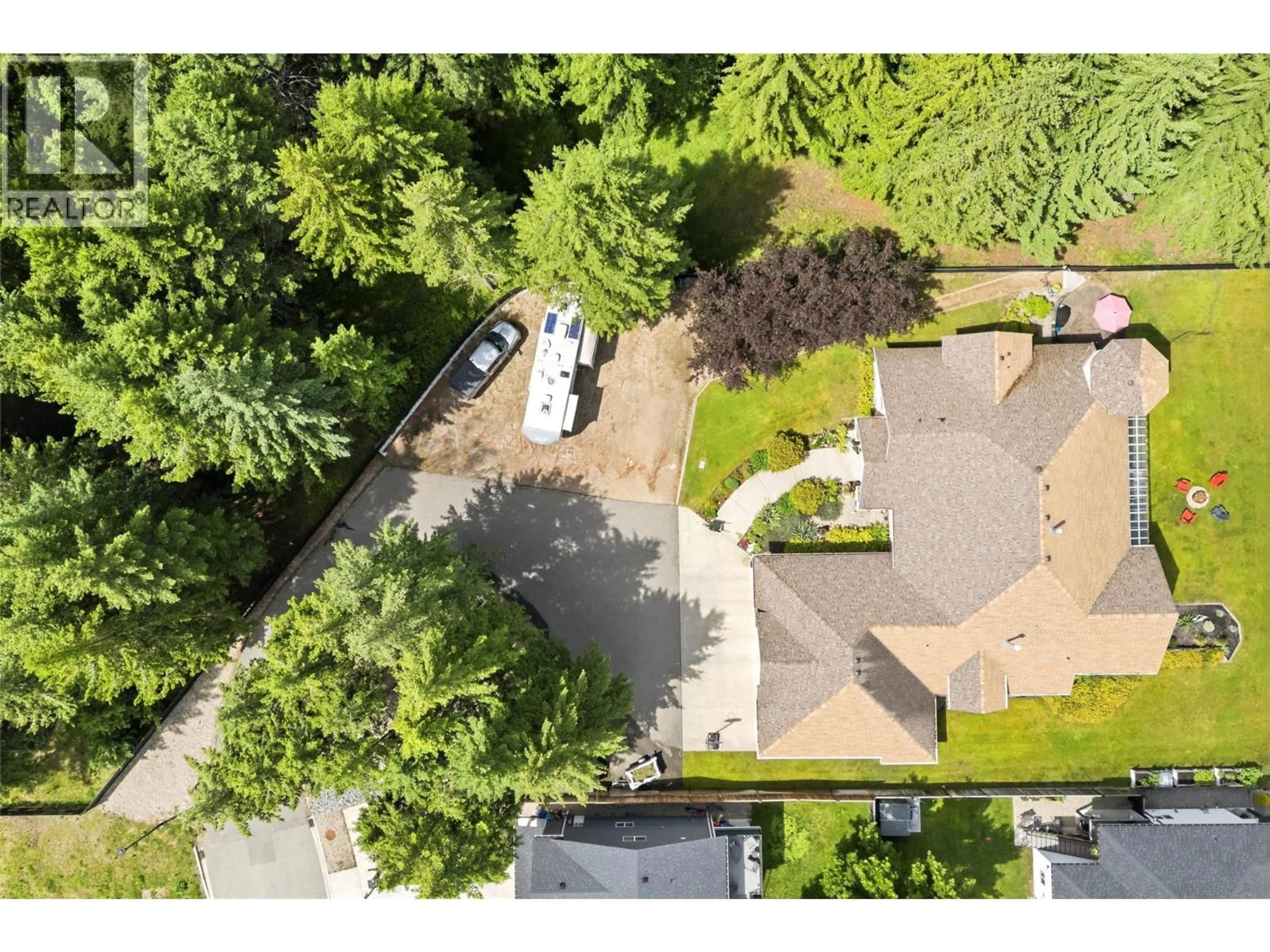 A pic from outside/outdoor area/front of a property/back of a property/a pic from drone, street for 2307 5 AVENUE SOUTHEAST, Salmon Arm British Columbia V1E1K9
