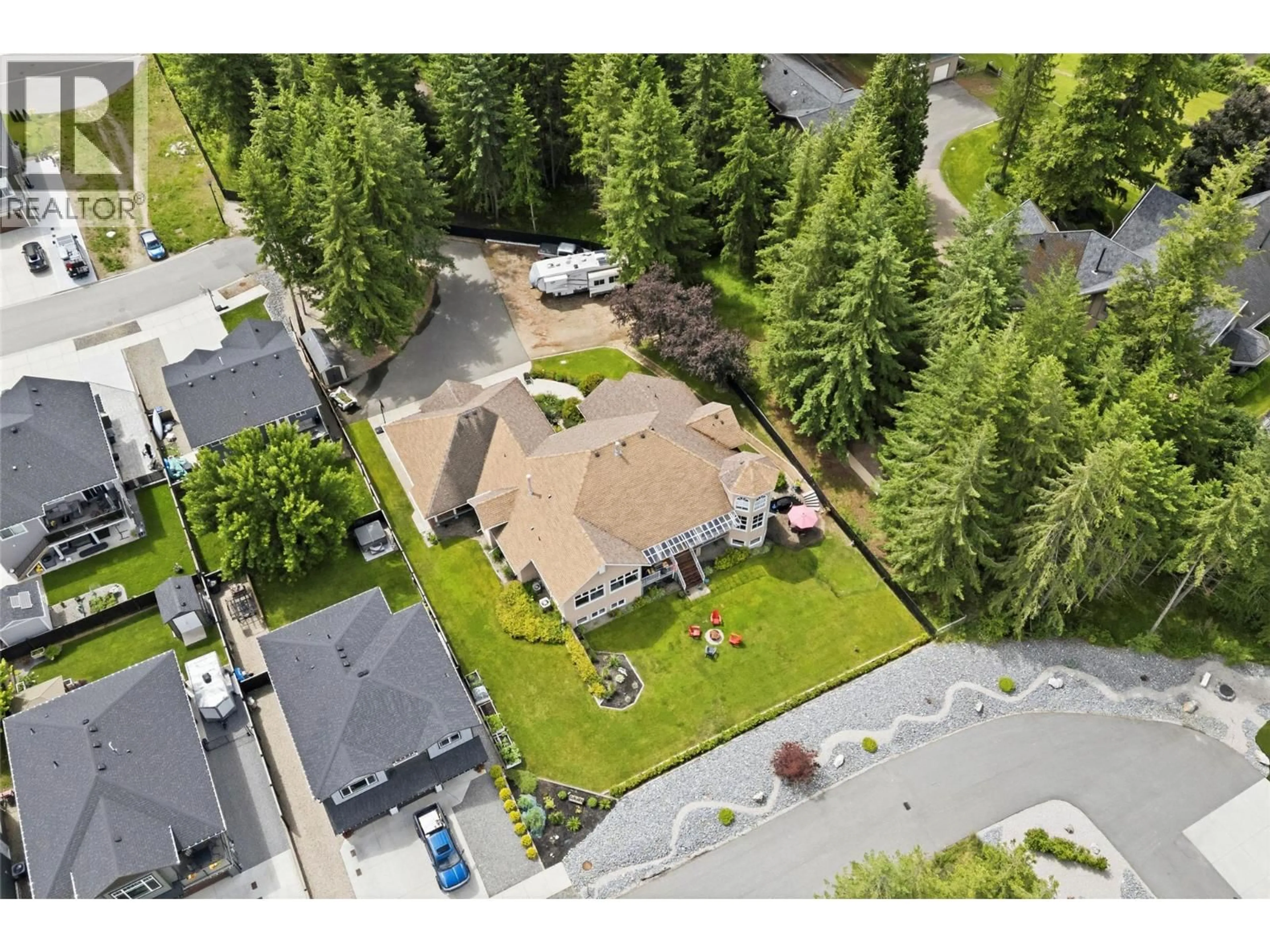 A pic from outside/outdoor area/front of a property/back of a property/a pic from drone, unknown for 2307 5 AVENUE SOUTHEAST, Salmon Arm British Columbia V1E1K9