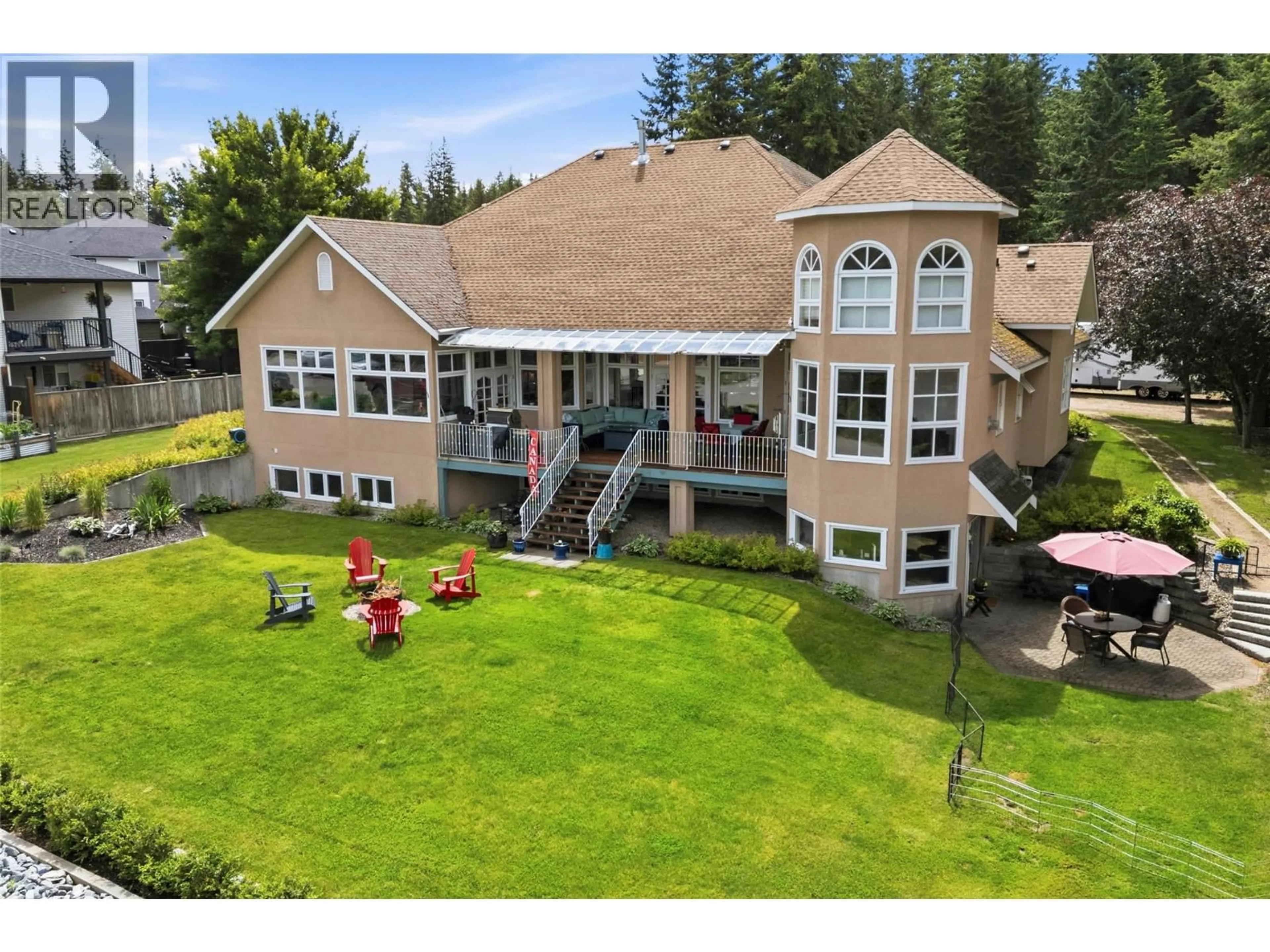 A pic from outside/outdoor area/front of a property/back of a property/a pic from drone, unknown for 2307 5 AVENUE SOUTHEAST, Salmon Arm British Columbia V1E1K9