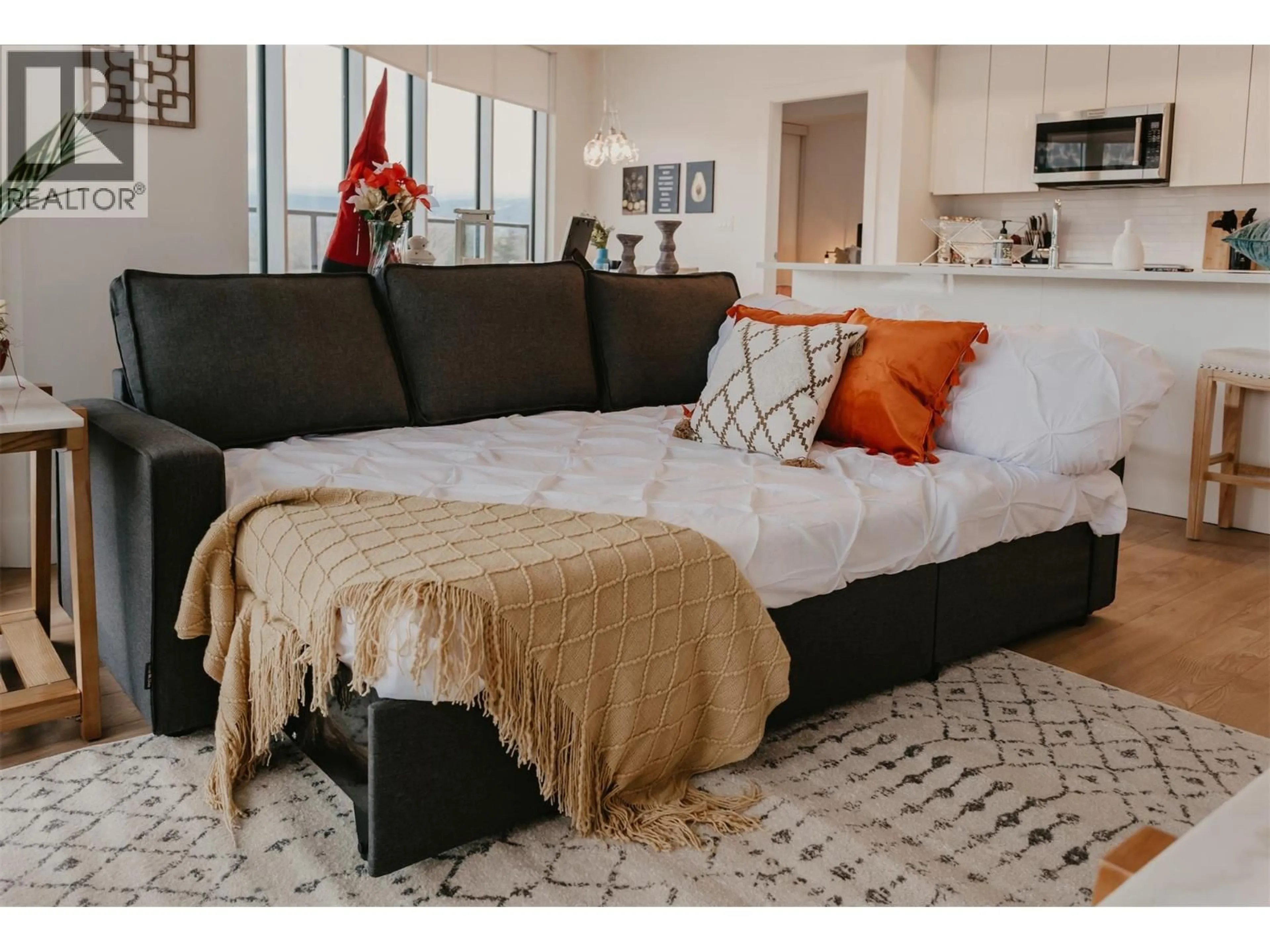 Living room with furniture, unknown for 405 - 1232 ELLIS STREET, Kelowna British Columbia V1Y1Z4