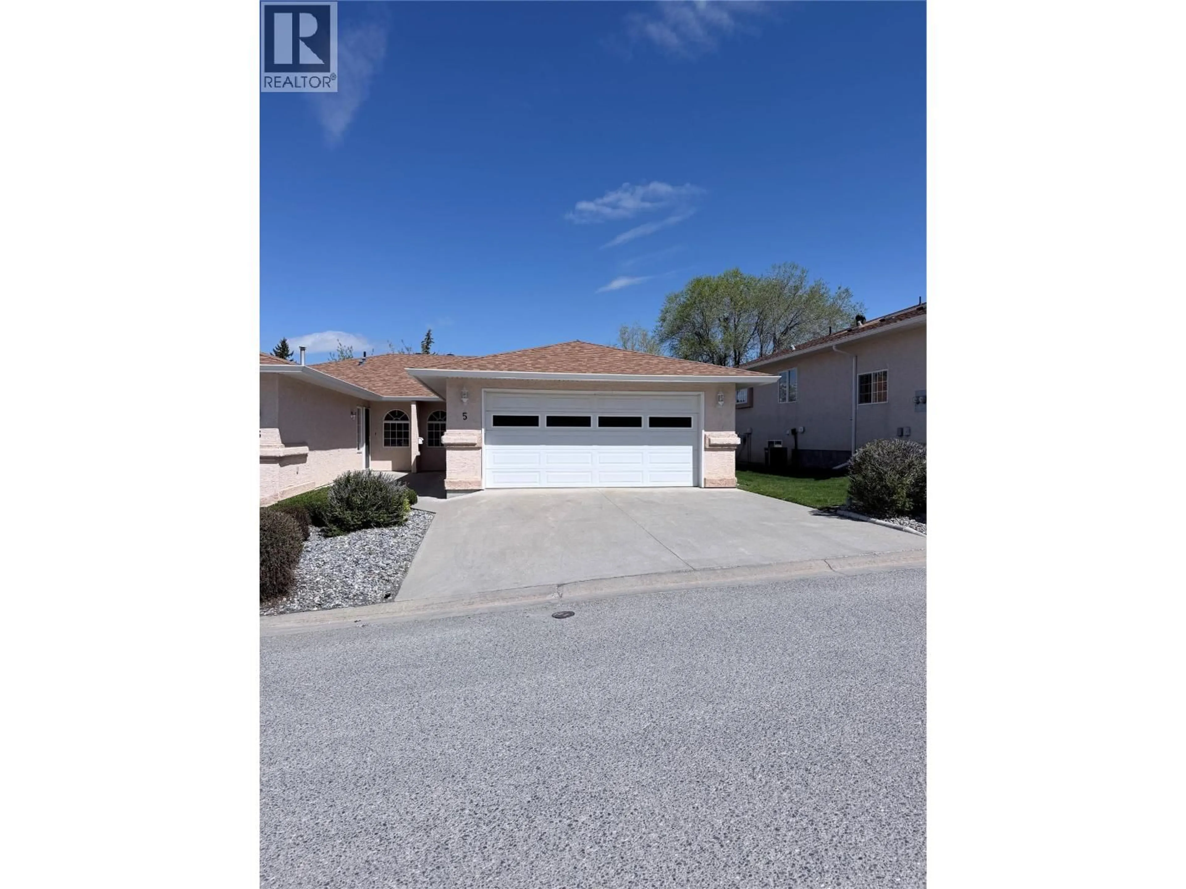 A pic from outside/outdoor area/front of a property/back of a property/a pic from drone, street for 5 - 617 27TH AVENUE SOUTH, Cranbrook British Columbia V1C6L1