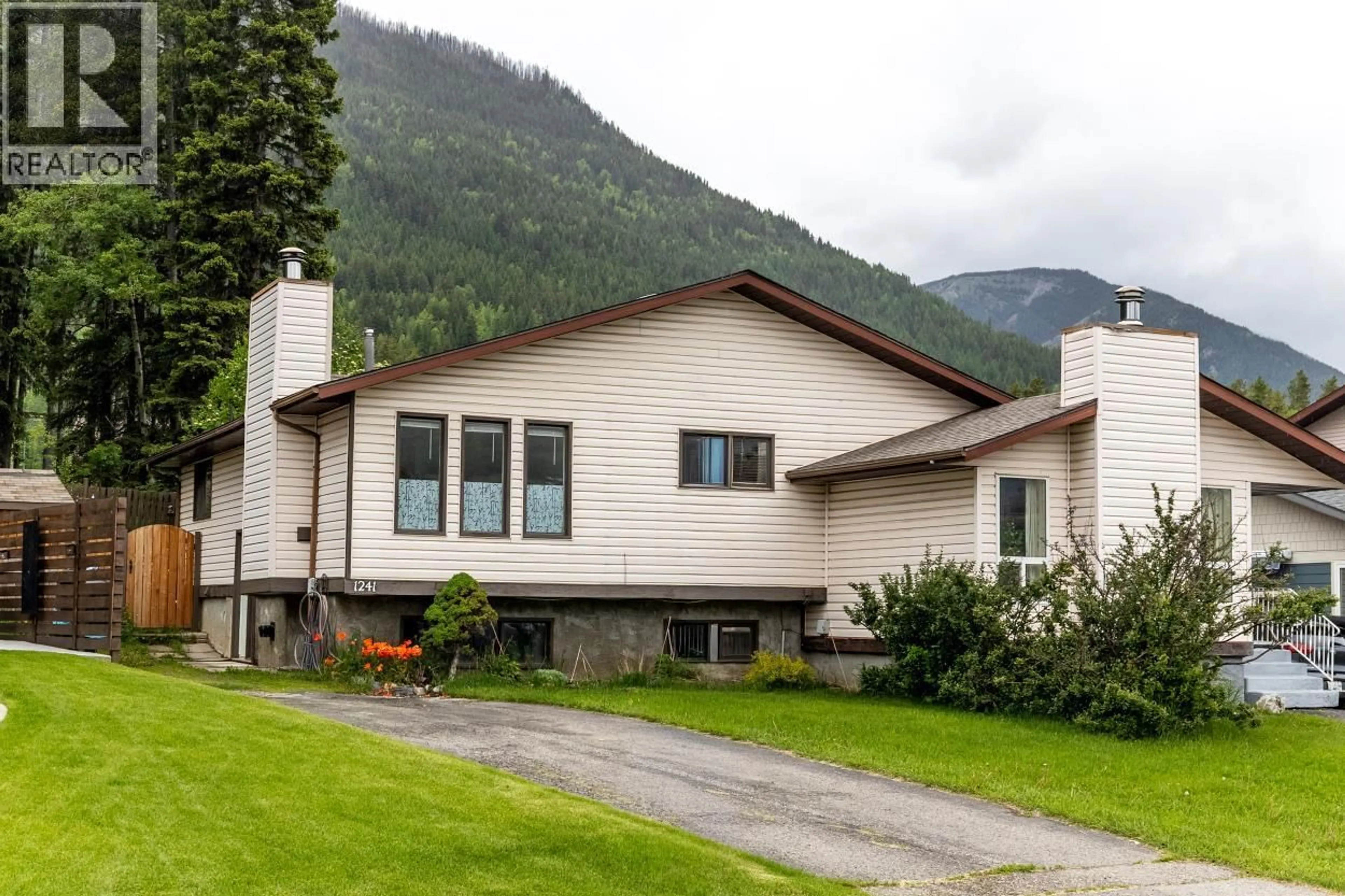 Home with vinyl exterior material, mountain view for 1241 PINYON ROAD, Sparwood British Columbia V0B2G0