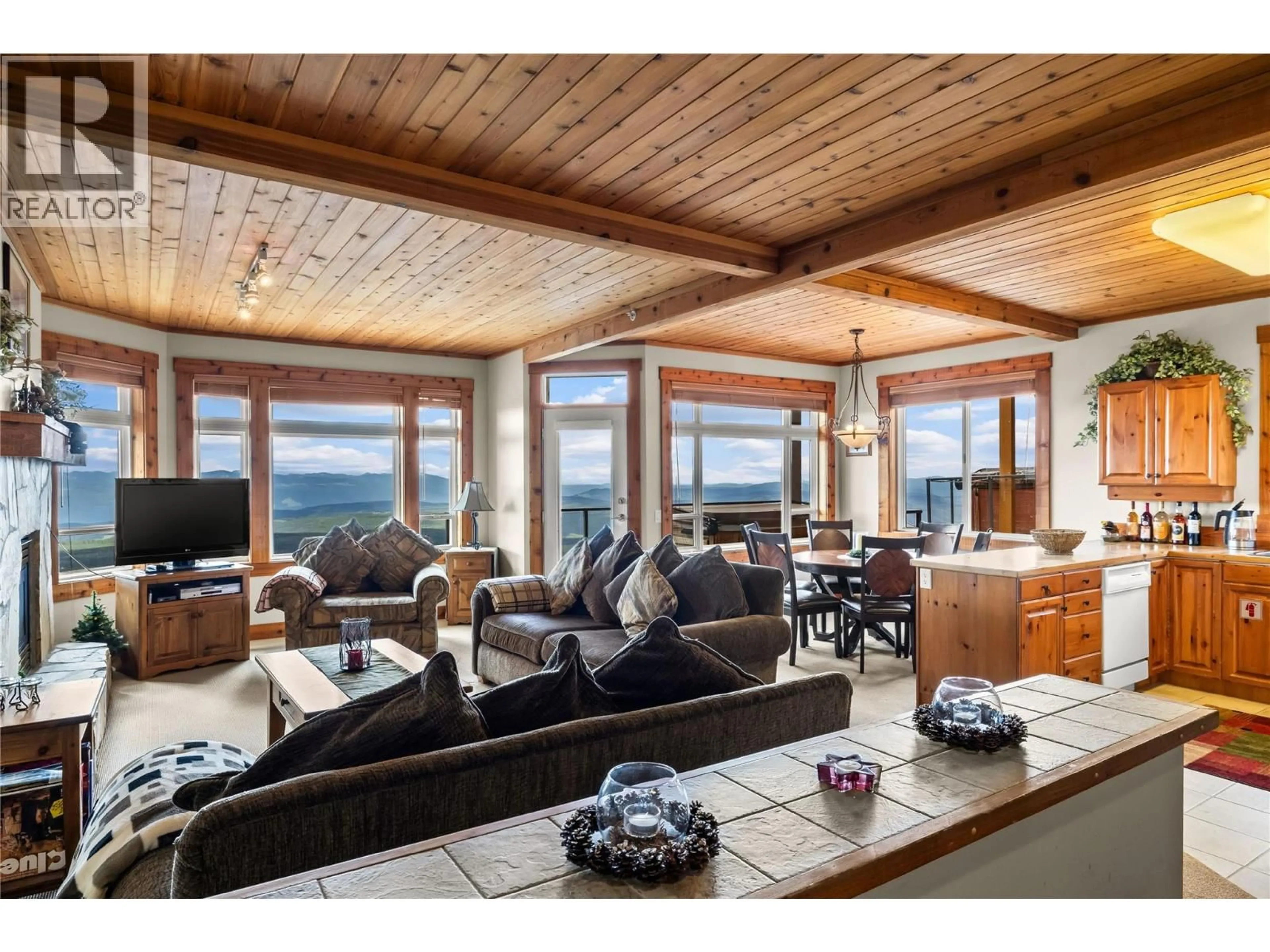 Living room with furniture, wood/laminate floor for 16 - 7650 PORCUPINE ROAD, Big White British Columbia V1P1T4