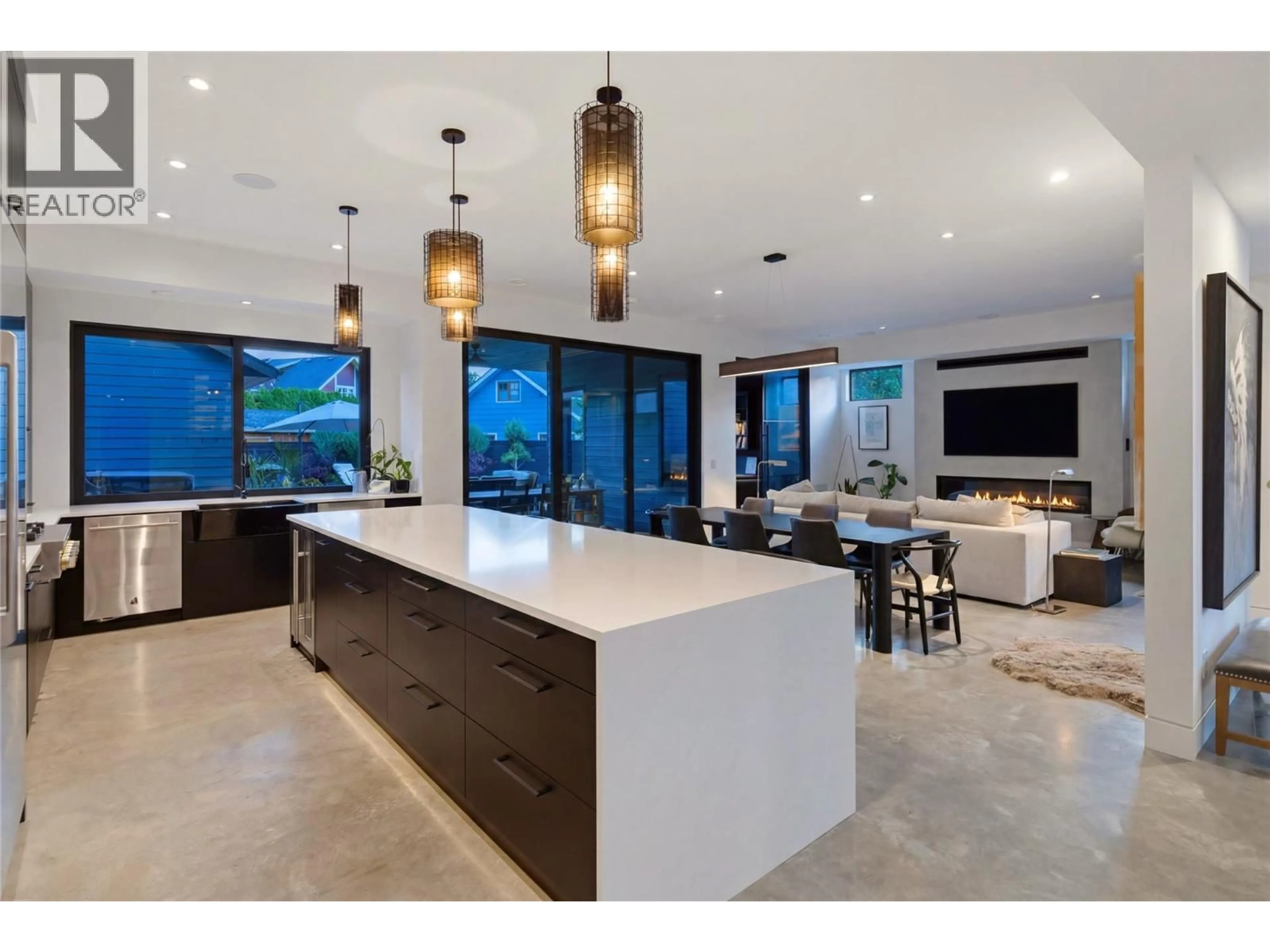Open concept kitchen, ceramic/tile floor for 267 LAKE AVENUE, Kelowna British Columbia V1Y5W6