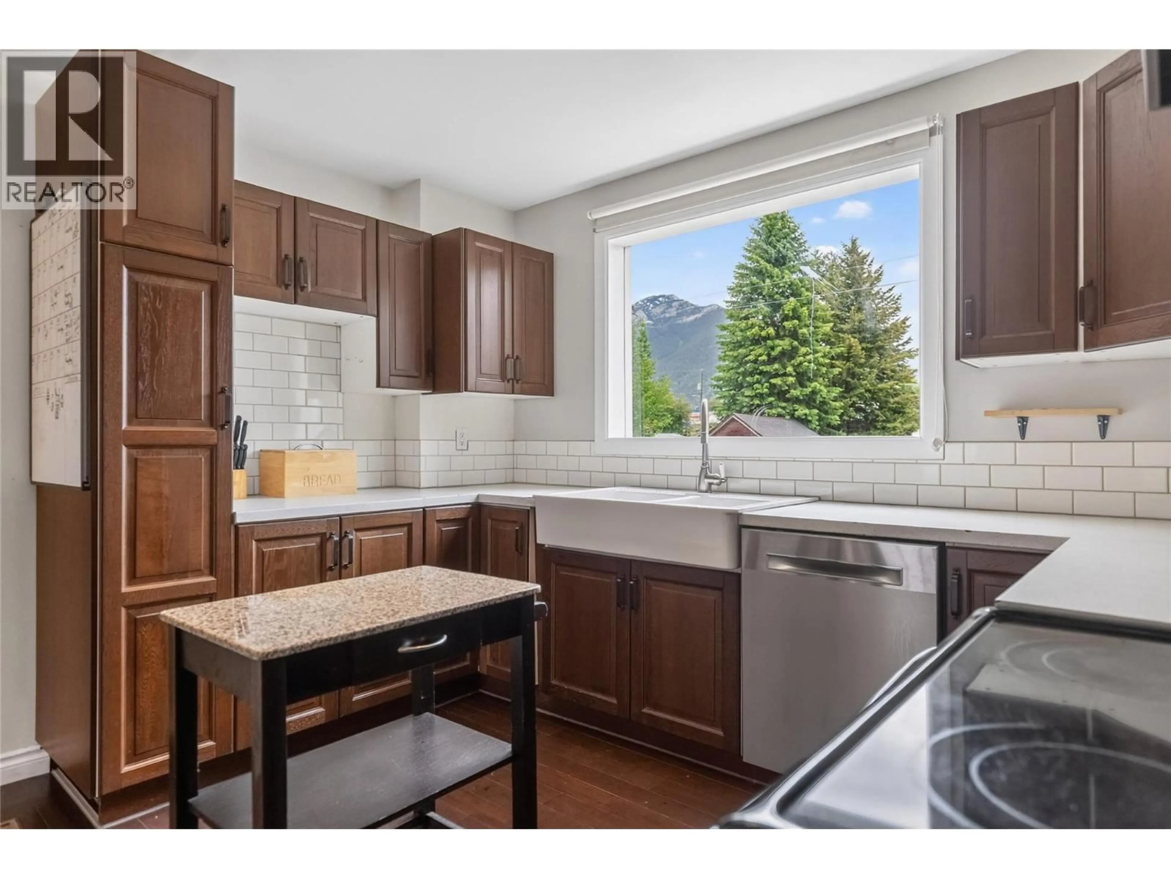 Open concept kitchen, unknown for 391 6TH AVENUE, Fernie British Columbia V0B1M0