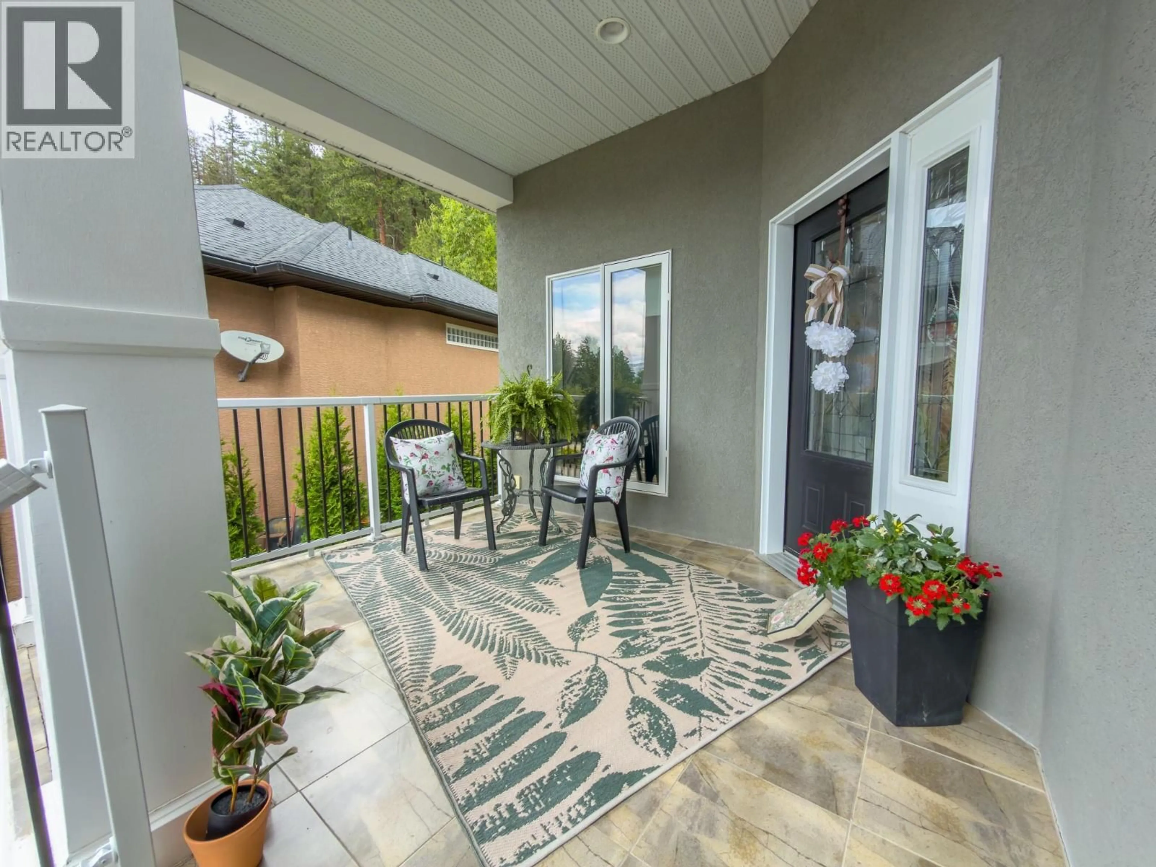 Patio, street for 17 - 420 20TH AVENUE NORTH, Creston British Columbia V0B1G0