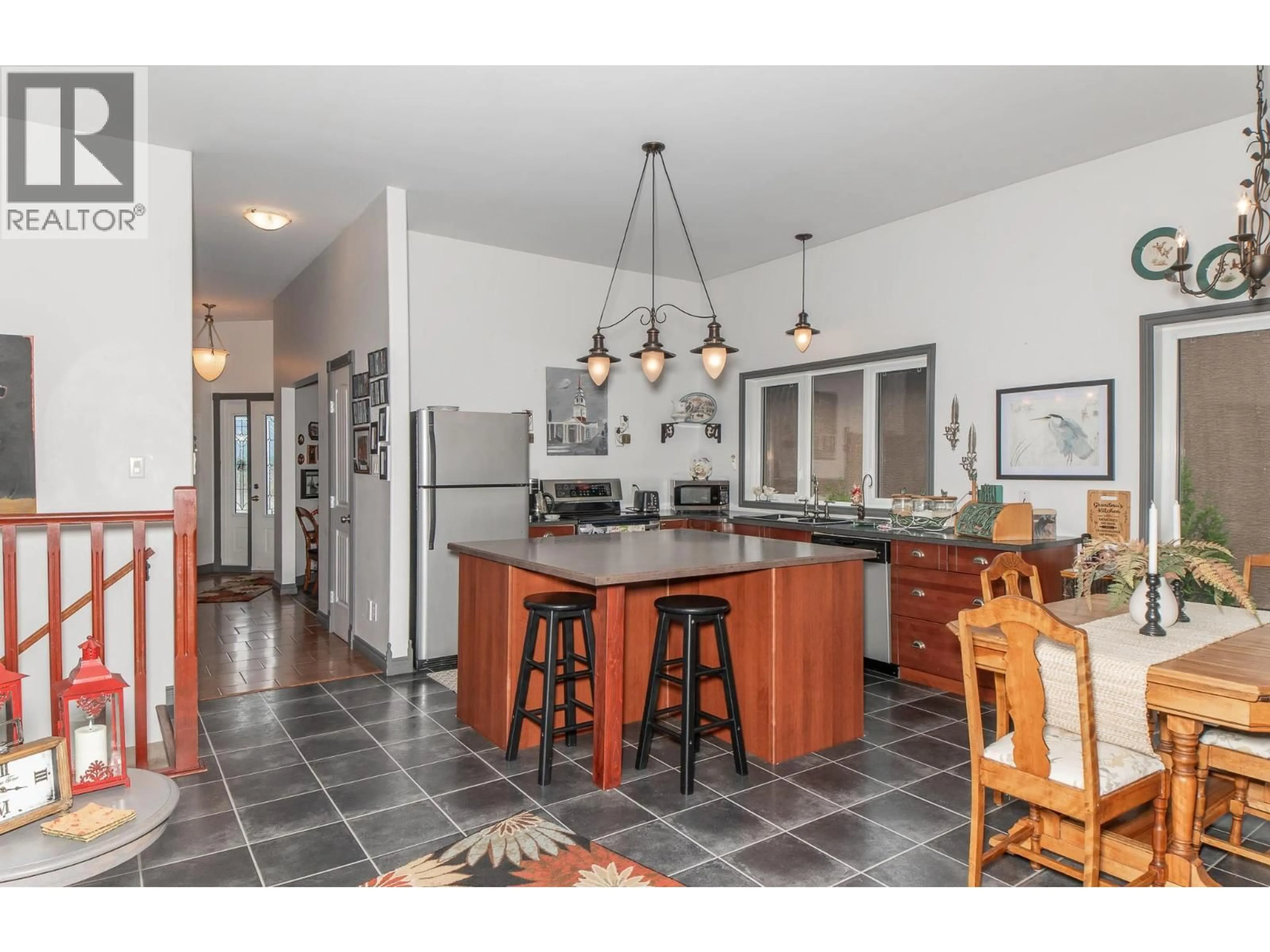 Open concept kitchen, ceramic/tile floor for 17 - 420 20TH AVENUE NORTH, Creston British Columbia V0B1G0